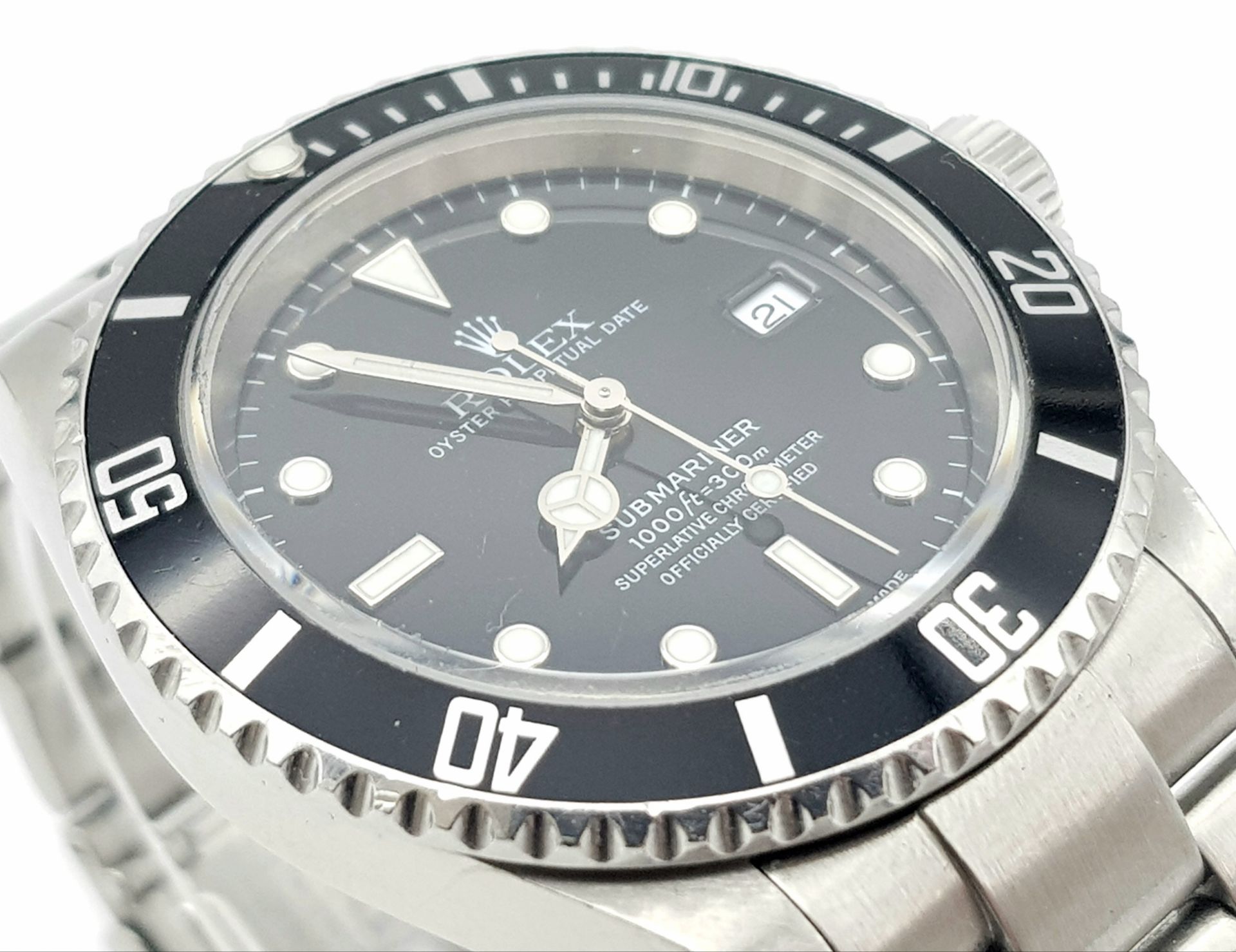 A Rolex Submariner Oyster Perpetual Date Watch. Stainless steel bracelet and case - 40mm. Black dial - Image 4 of 8