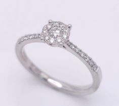 A PLATINUM DIAMOND RING, APPROX 0.35CT DIAMONDS, WEIGHT 4.1G SIZE N