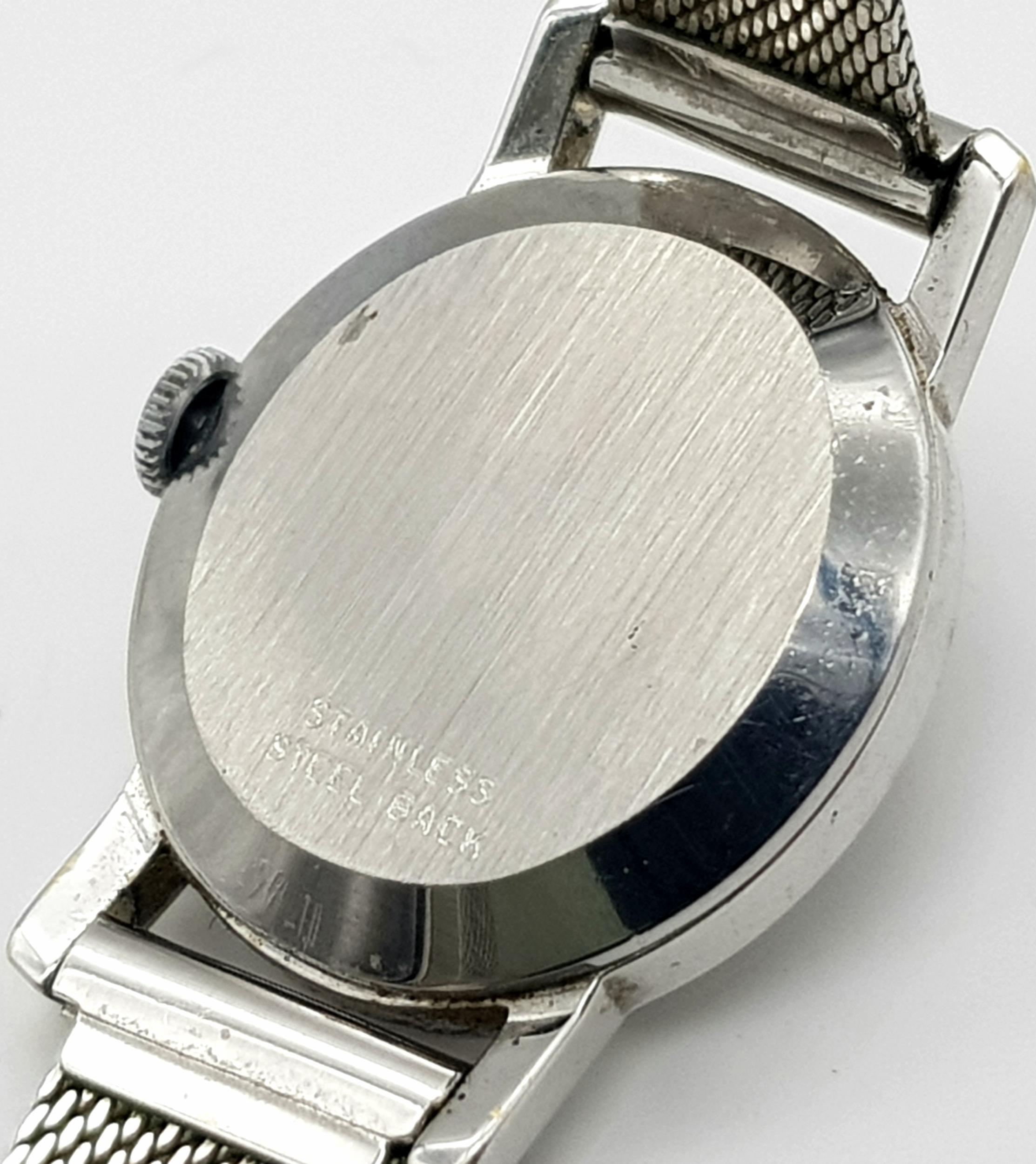 A Classic Omega Geneve Quartz Ladies Watch. Stainless steel bracelet and case - 21mm. Silver tone - Image 5 of 7