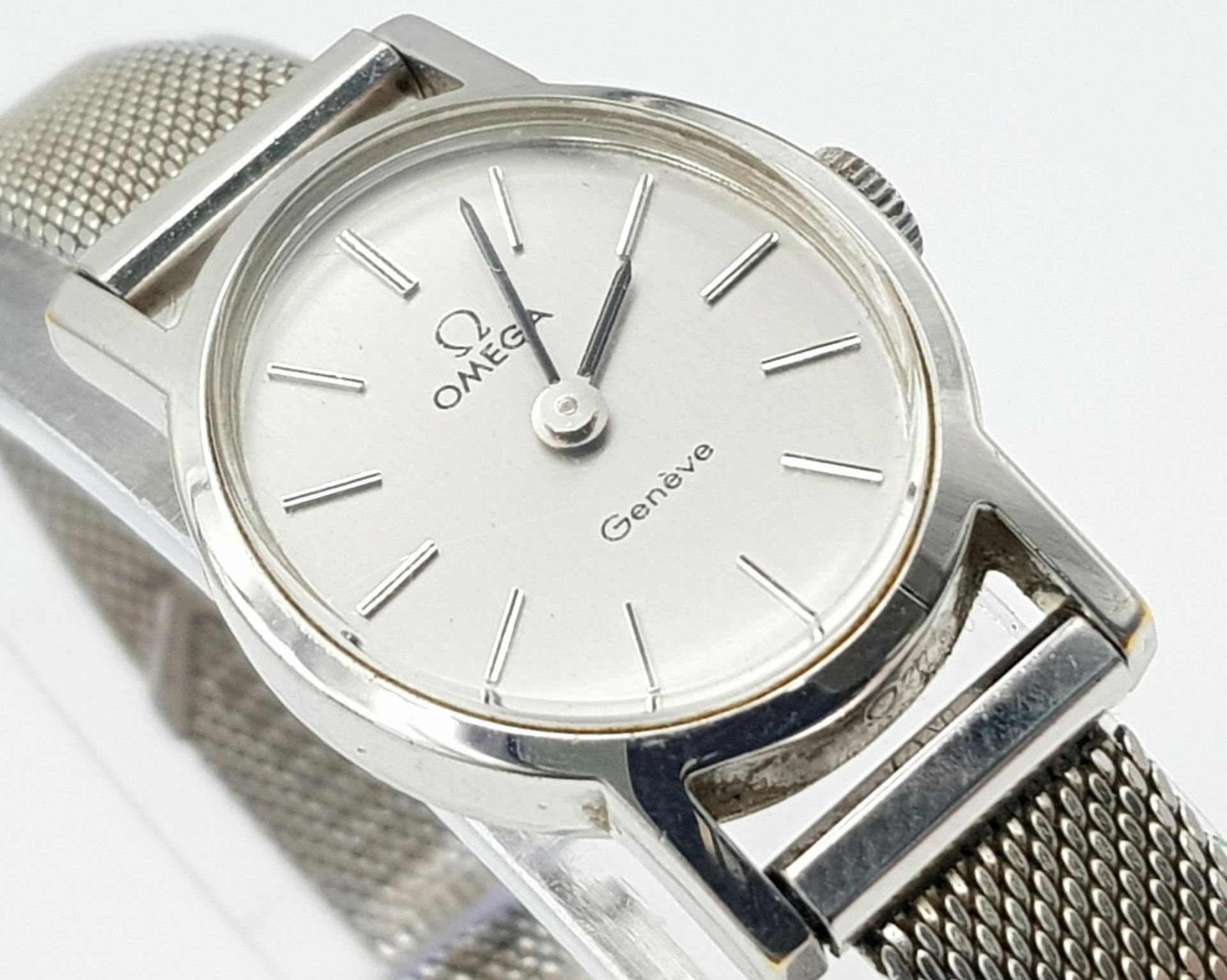 A Classic Omega Geneve Quartz Ladies Watch. Stainless steel bracelet and case - 21mm. Silver tone - Bild 2 aus 7