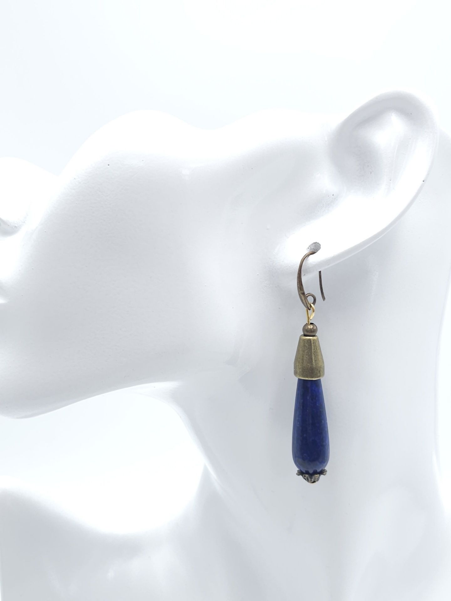 A Vintage Lapis Lazuli three strand necklace with large conical pendant. Also comes with a pair of - Image 5 of 11