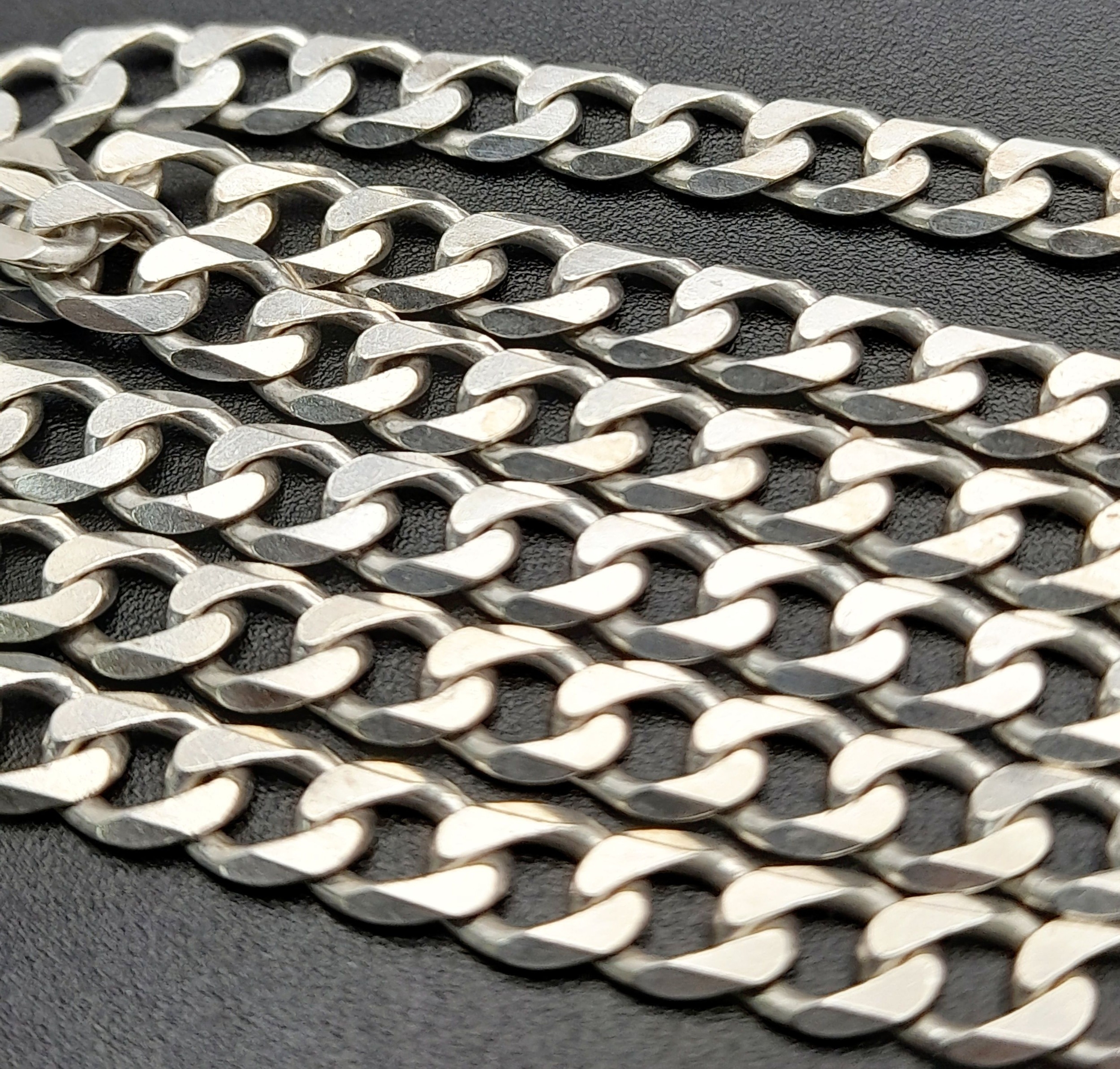 A Sterling Silver Kerb Link Chain Necklace. 51.5cm Length. 5mm Width, 14.28 Grams. - Image 2 of 3