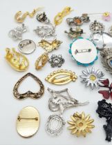 A Selection of Upmarket Costume Jewellery. 500g weight.