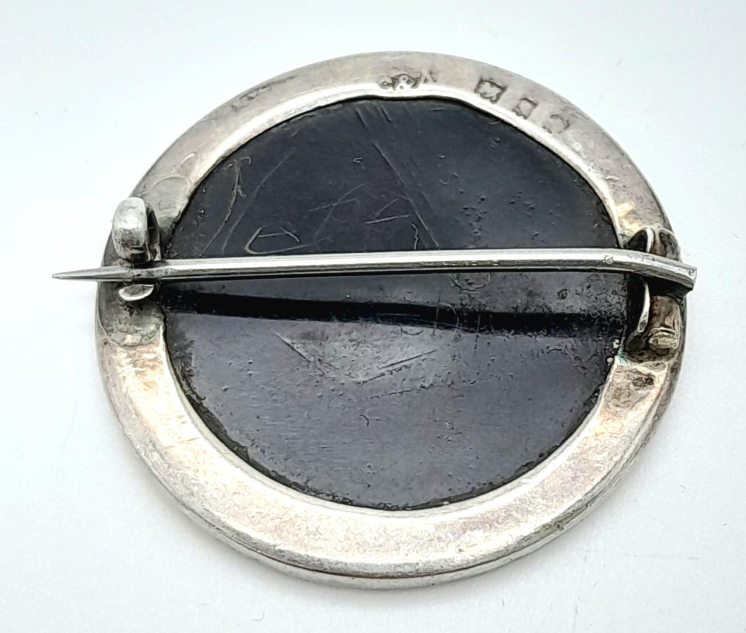 An antique sterling silver brooch with a good luck cut on a black background. Diameter: 26 mm, - Bild 2 aus 4