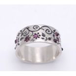 A gorgeous 925 silver stone set floral motif ring. Total weight 5.1G. Size N/O.