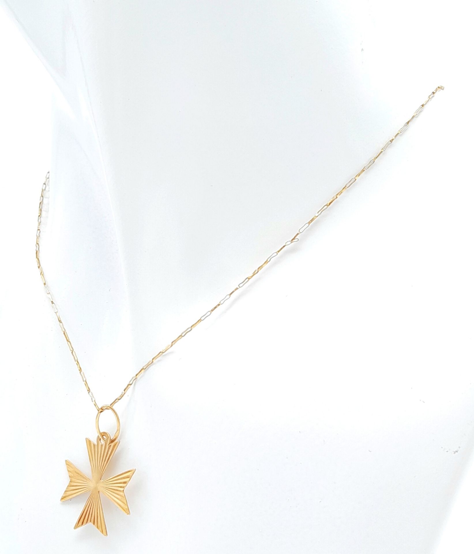 9 K yellow gold chain necklace with a Maltese cross pendant (12 x 12 mm), chain length: 51 cm, total - Bild 2 aus 5