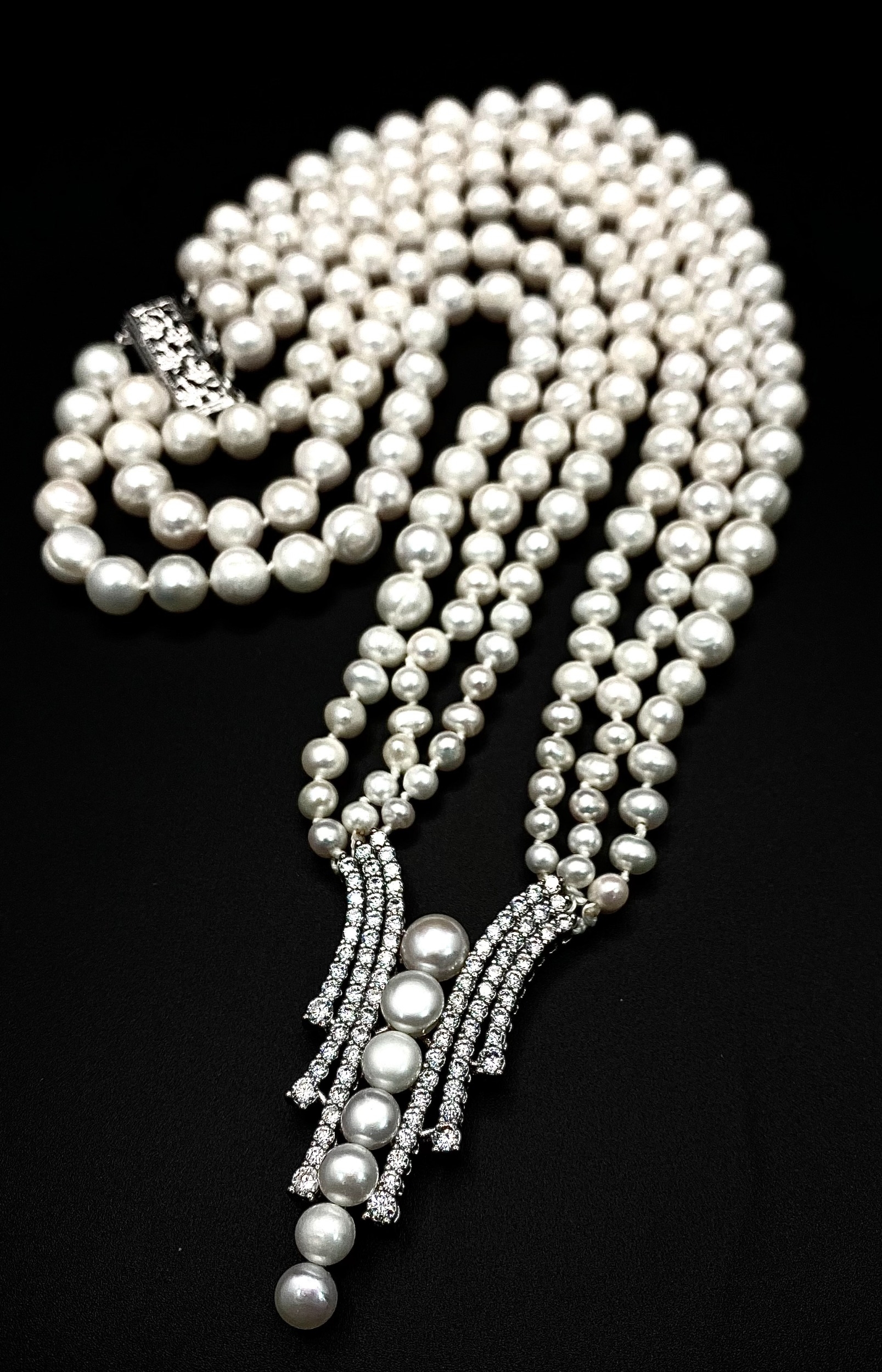 A magnificent necklace with three graduating rows of natural white mature pearls for the South Seas, - Image 2 of 5