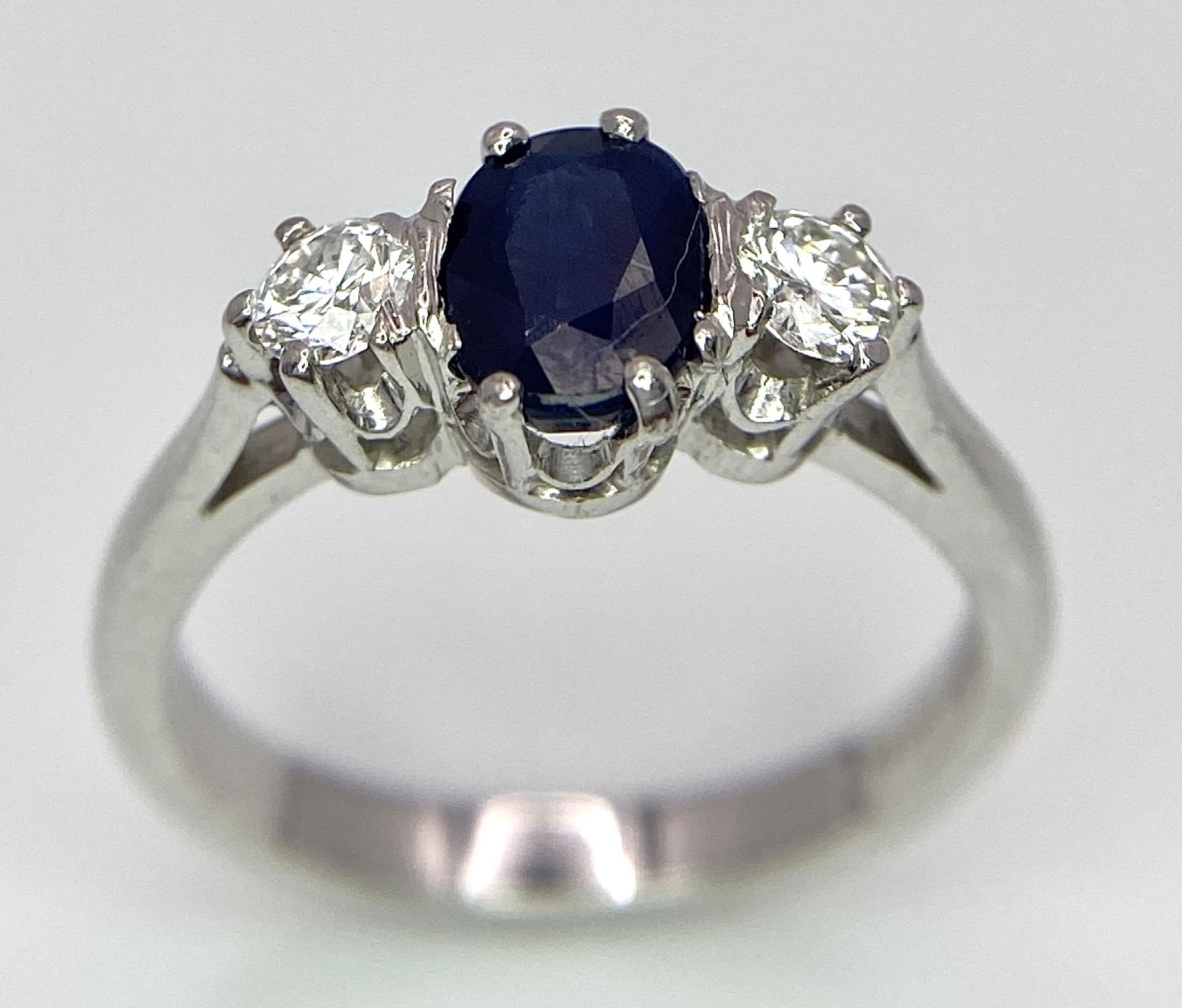AN 18K WHITE GOLD, DIAMOND AND SAPPHIRE 3 STONE RING. OVAL BLUE SAPPHIRE - 0.75CT AND 0.30CT OF - Image 3 of 6