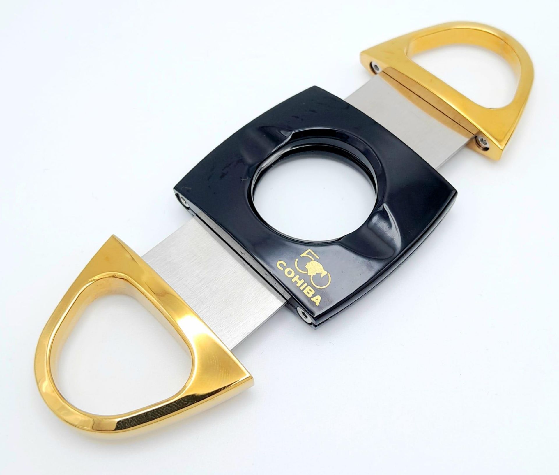 A highly collectable COHIBA lighter and cigar cutter set. This is a commemorative, limited edition - Image 4 of 6