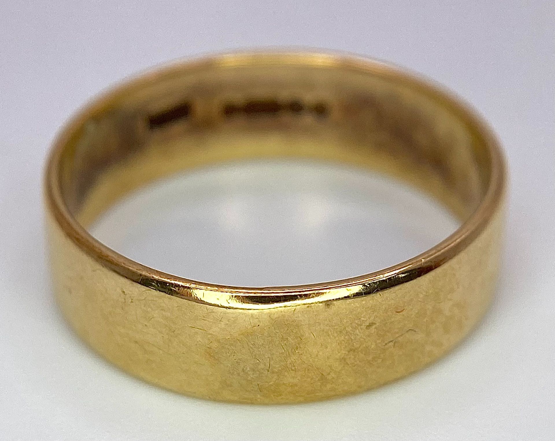 A Vintage 9K Yellow Gold Band Ring. 5mm width. 3.6g weight. Full UK hallmarks. - Image 3 of 6