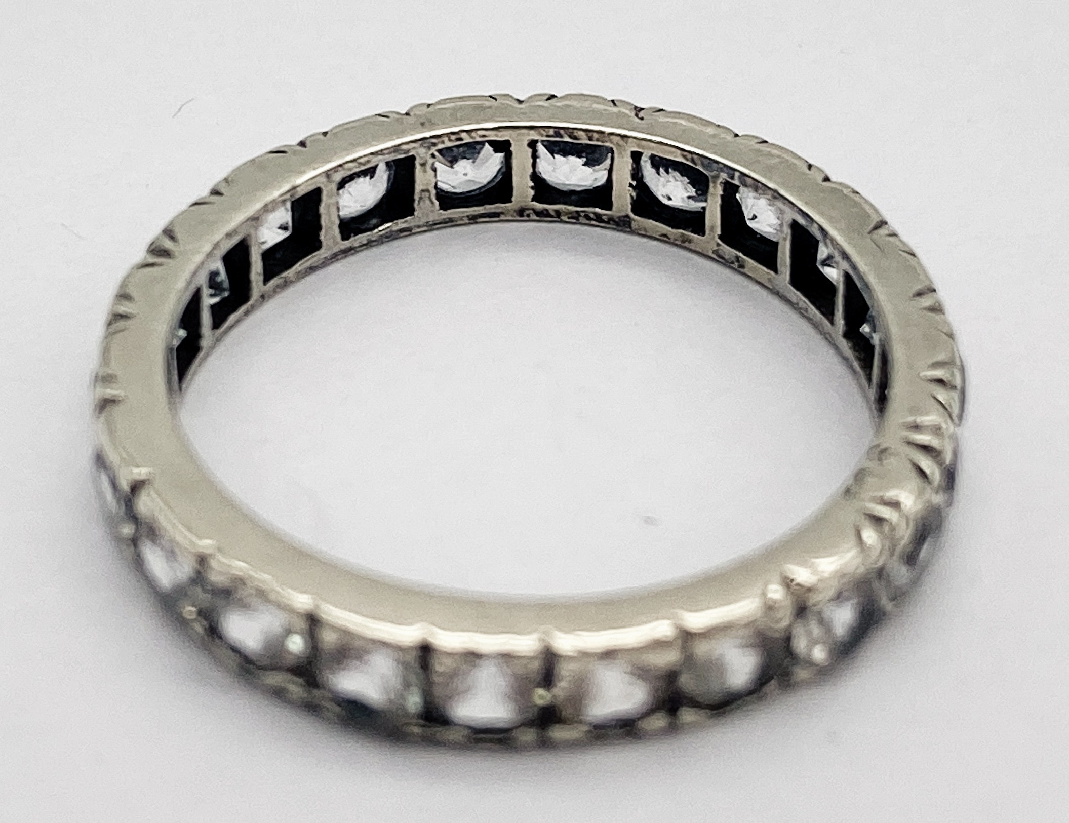 A VINTAGE 9K WHITE GOLD (TESTED) DIAMOND FULL ETERNITY RING. 2.5G. SIZE 0. - Image 4 of 6