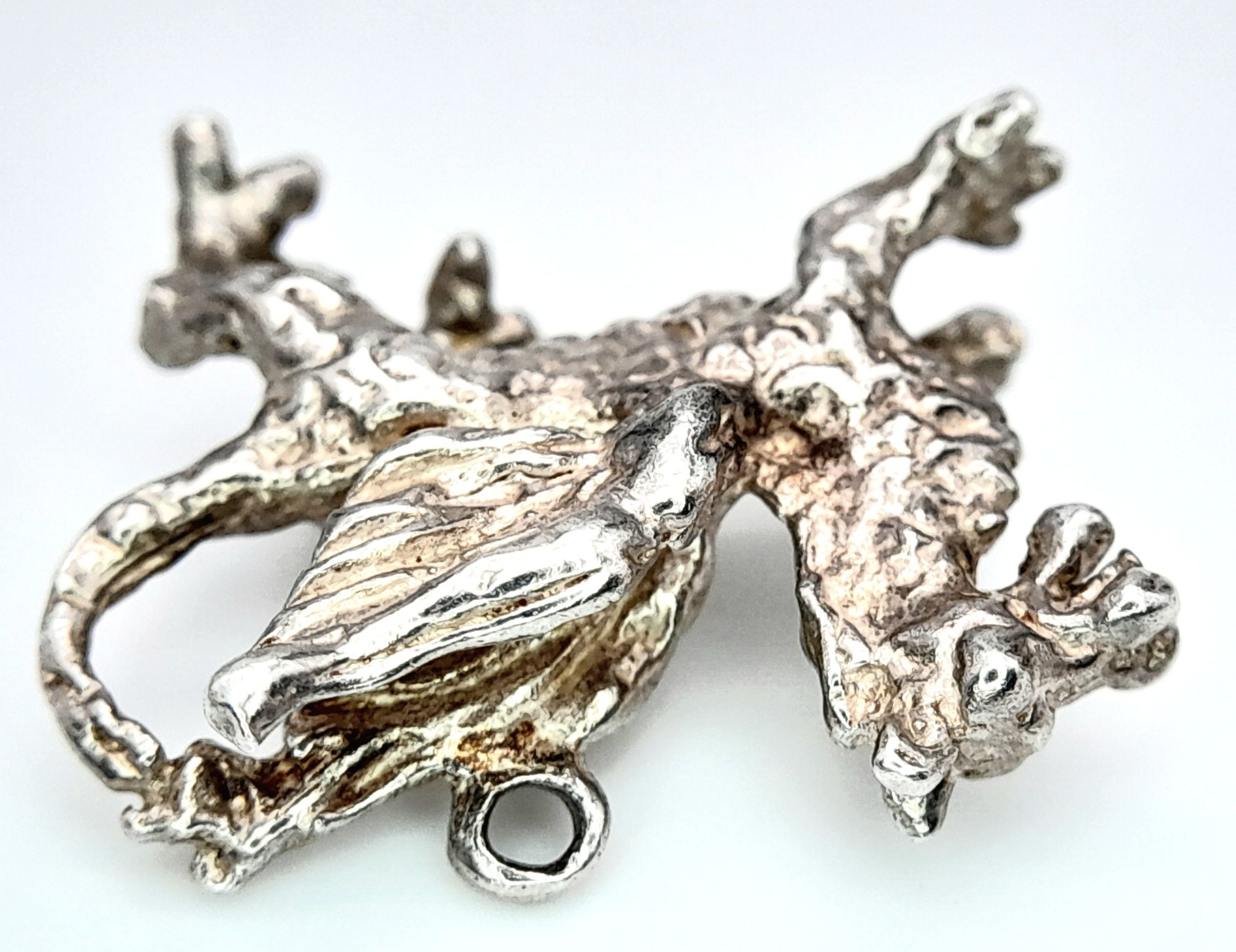 A STERLING SILVER WELSH DRAGON CHARM. 2.3cm x 1.6cm, 3.2g weight. Ref: SC 8106 - Image 3 of 5