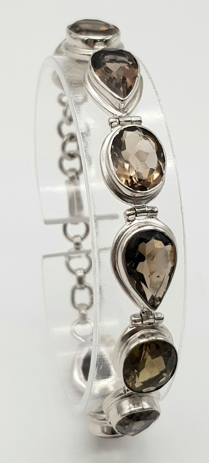 A Silver Smoky Quartz Tennis Bracelet. Set in 925 Sterling silver. 39ctw. W- 19.4g. Ref: HV2242 - Bild 2 aus 5