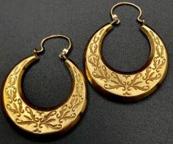 A 9ct Yellow Gold Patterned Hoops, 2.8g weight, approx 32mm x 25mm. ref: TJ08