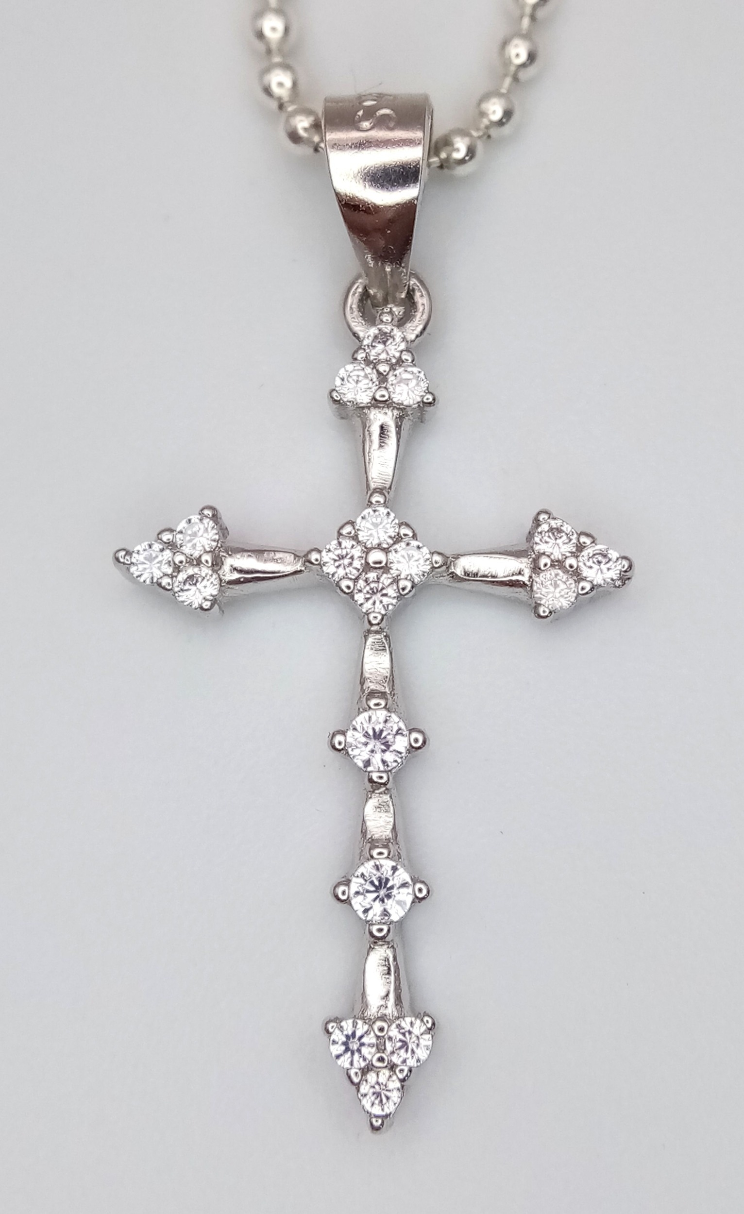 A 925 Silver Cross Pendant on a 925 Silver Chain. 3cm and 40cm. - Image 5 of 5