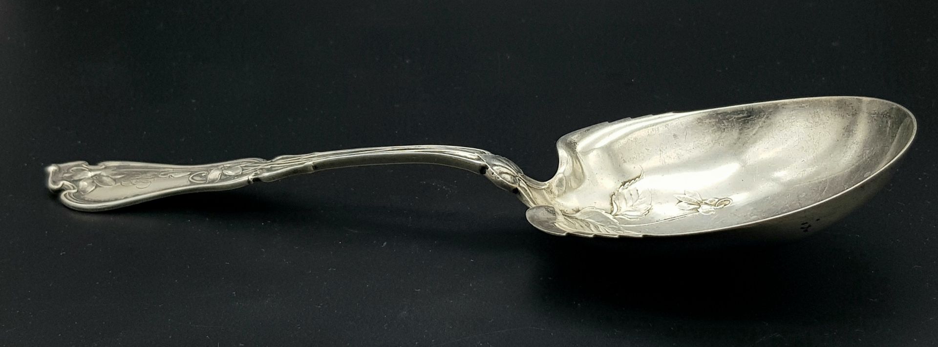 A TRULY REMARKABLE LARGE SOLID SILVER FRUIT SPOON , 22cms IN LENGTH AND 7cms WIDTH . 98.2gms - Bild 3 aus 6