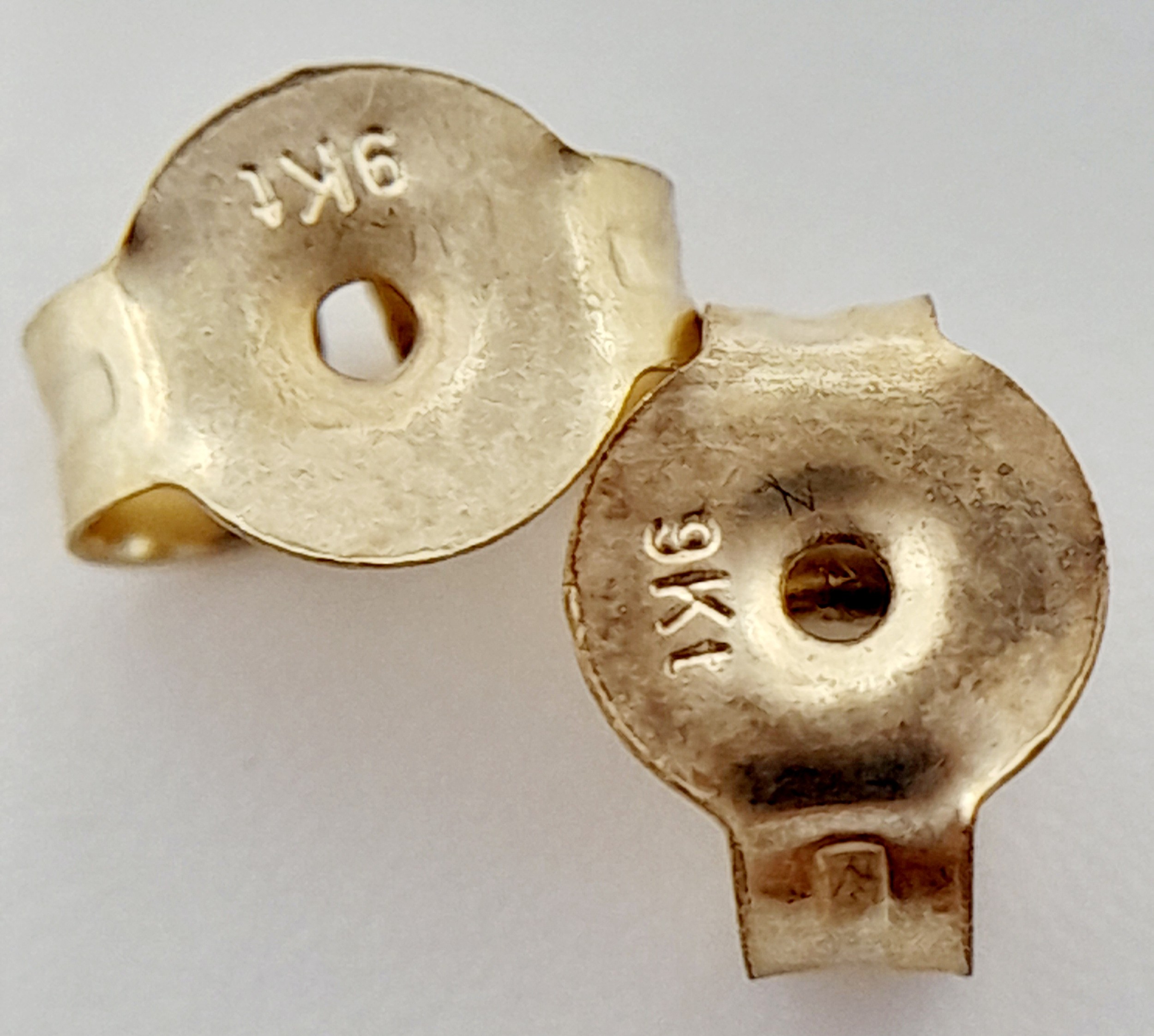 A Pair of 9K Yellow Gold Pig Stud Earrings. 15mm. Ref: 68401N - Image 3 of 4