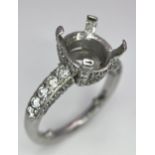 AN 18K WHITE GOLD 4 CLAW SINGLE STONE RING WITH DIAMOND SET BEZEL, SHOULDERS AND SIDES - Ready to