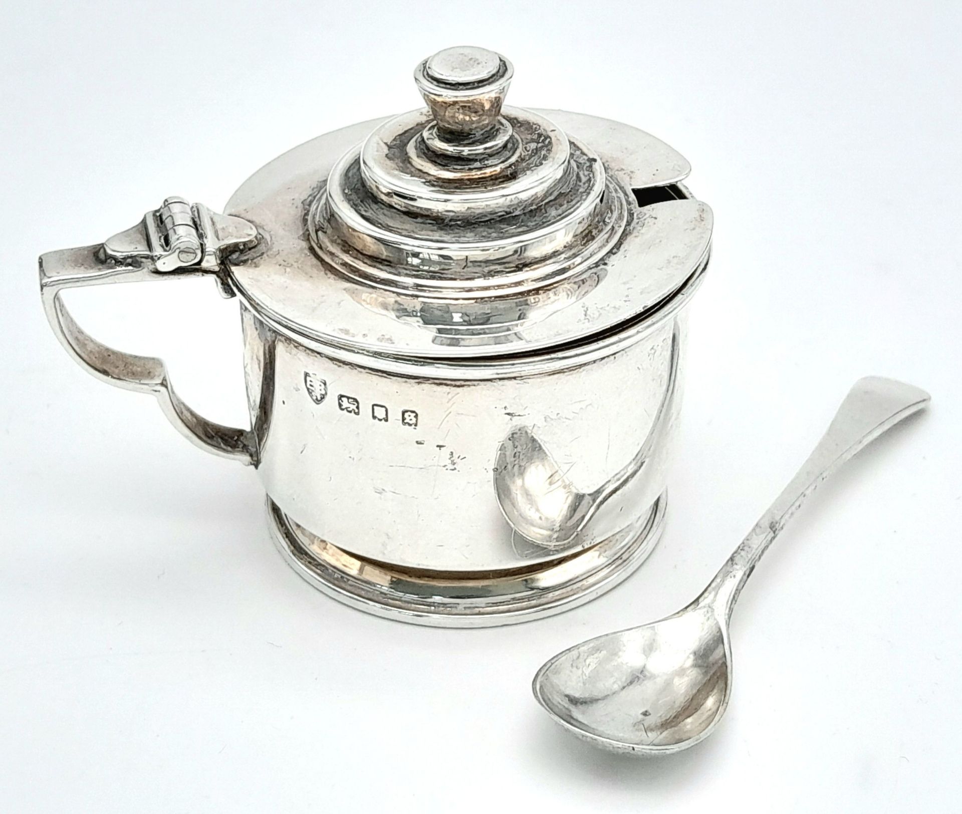 An antique sterling silver mustard pot with full London hallmarks, 1922. Come with a silver spoon - Bild 6 aus 8