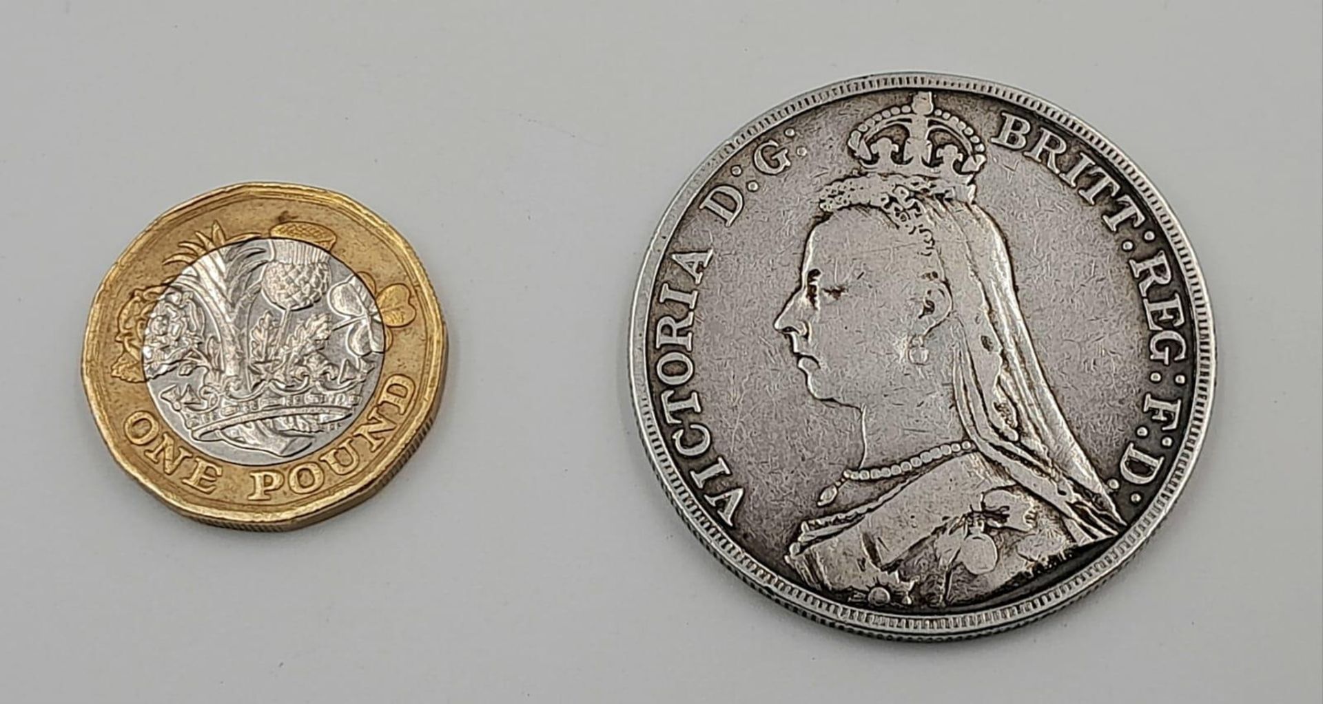 An 1899 Queen Victoria Silver Crown Coin. VF/EF grade but please see photos. - Bild 3 aus 3