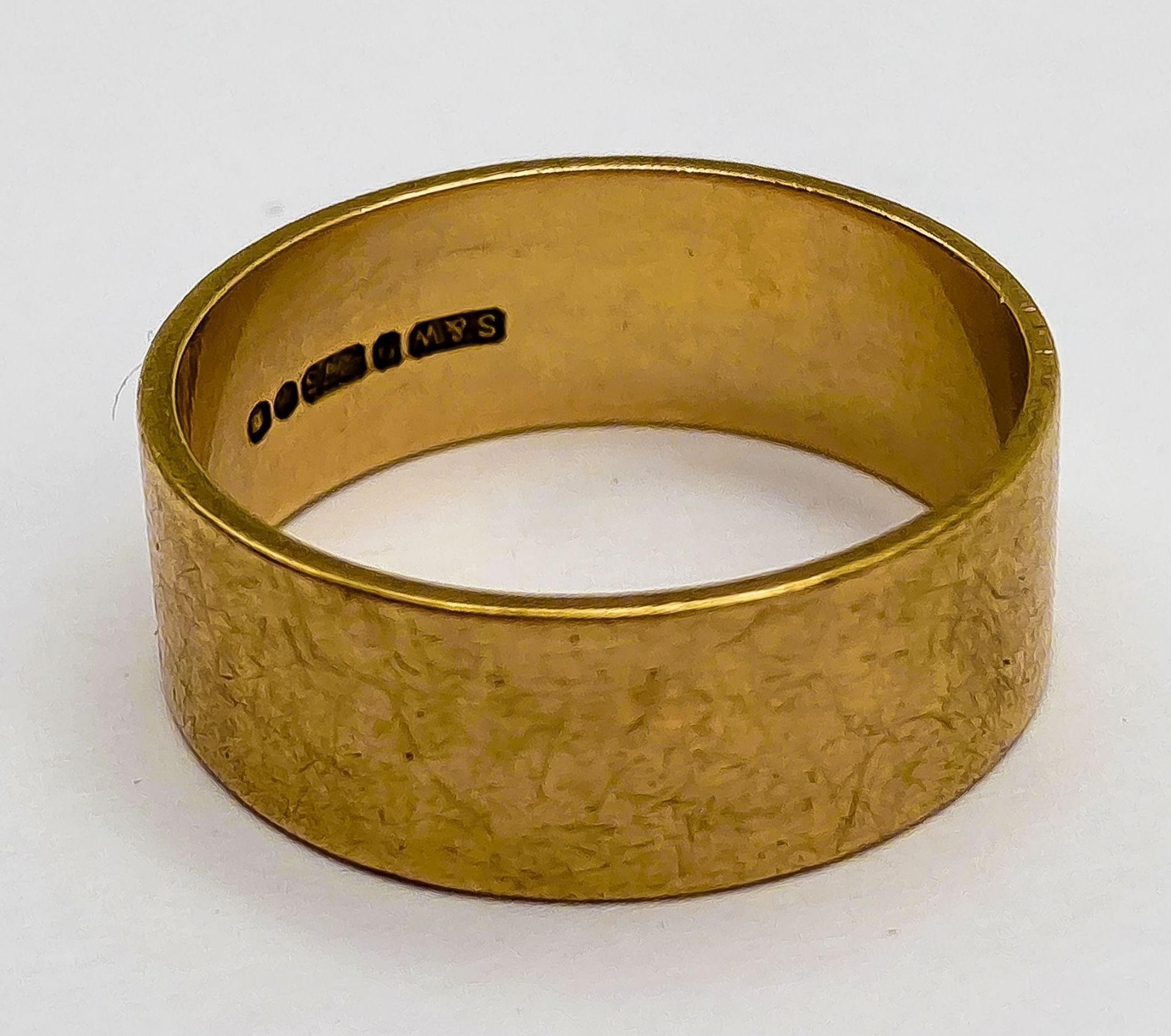 A 9 K yellow gold band ring, size: U, weight: 5.7 g. - Image 4 of 6