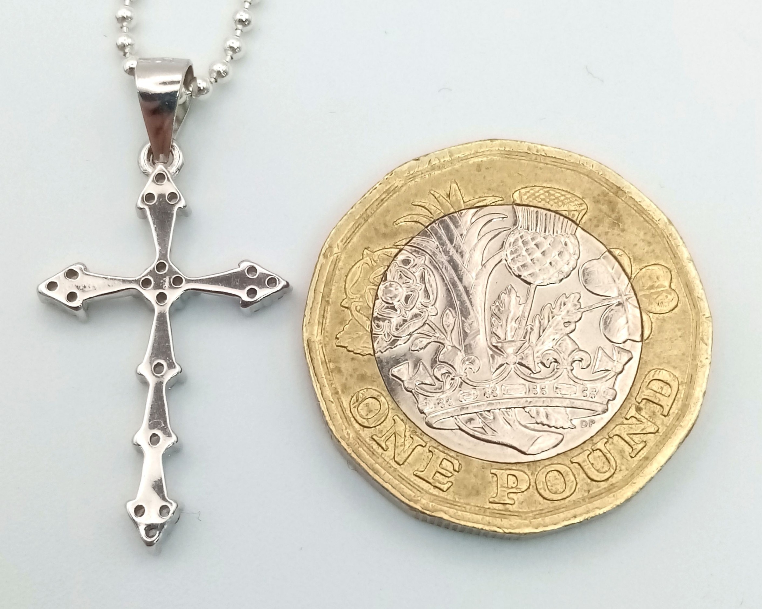 A 925 Silver Cross Pendant on a 925 Silver Chain. 3cm and 40cm. - Image 4 of 5