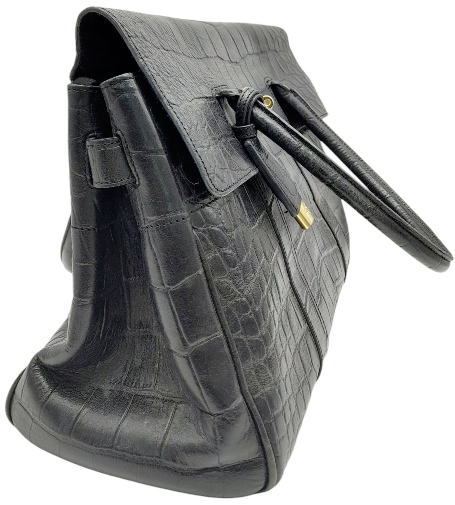 A Mulberry Bayswater Handbag. Black Croc Embossed Leather exterior, gold-tone hardware, a clochette, - Bild 2 aus 7