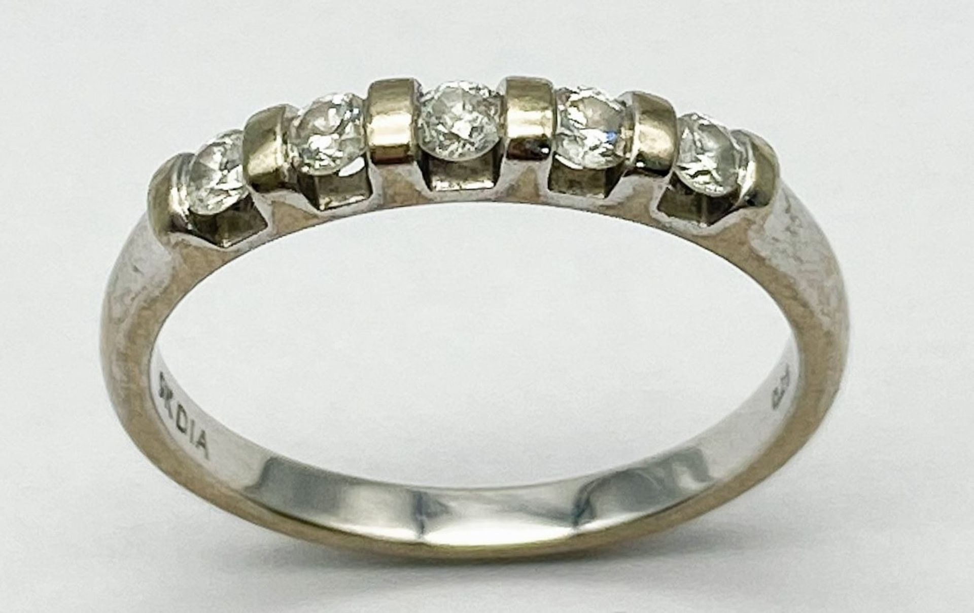 A 9K WHITE GOLD DIAMOND RING. 0.25ctw, Size L, 1.8g total weight. Ref: 8024 - Bild 3 aus 6