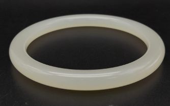 A Pale Green Thin Jade Bangle. 7mm width. 58mm inner diameter.