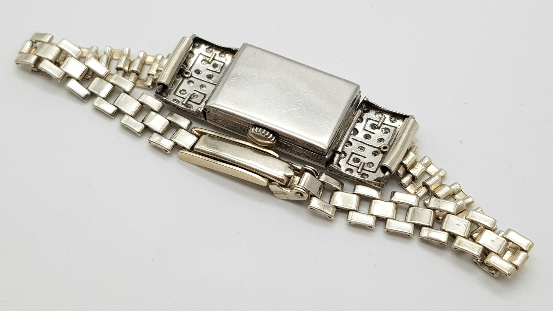 An Antique Art Deco Platinum and Diamond Ladies Watch. Note: Original bracelet has been replace with - Bild 4 aus 6