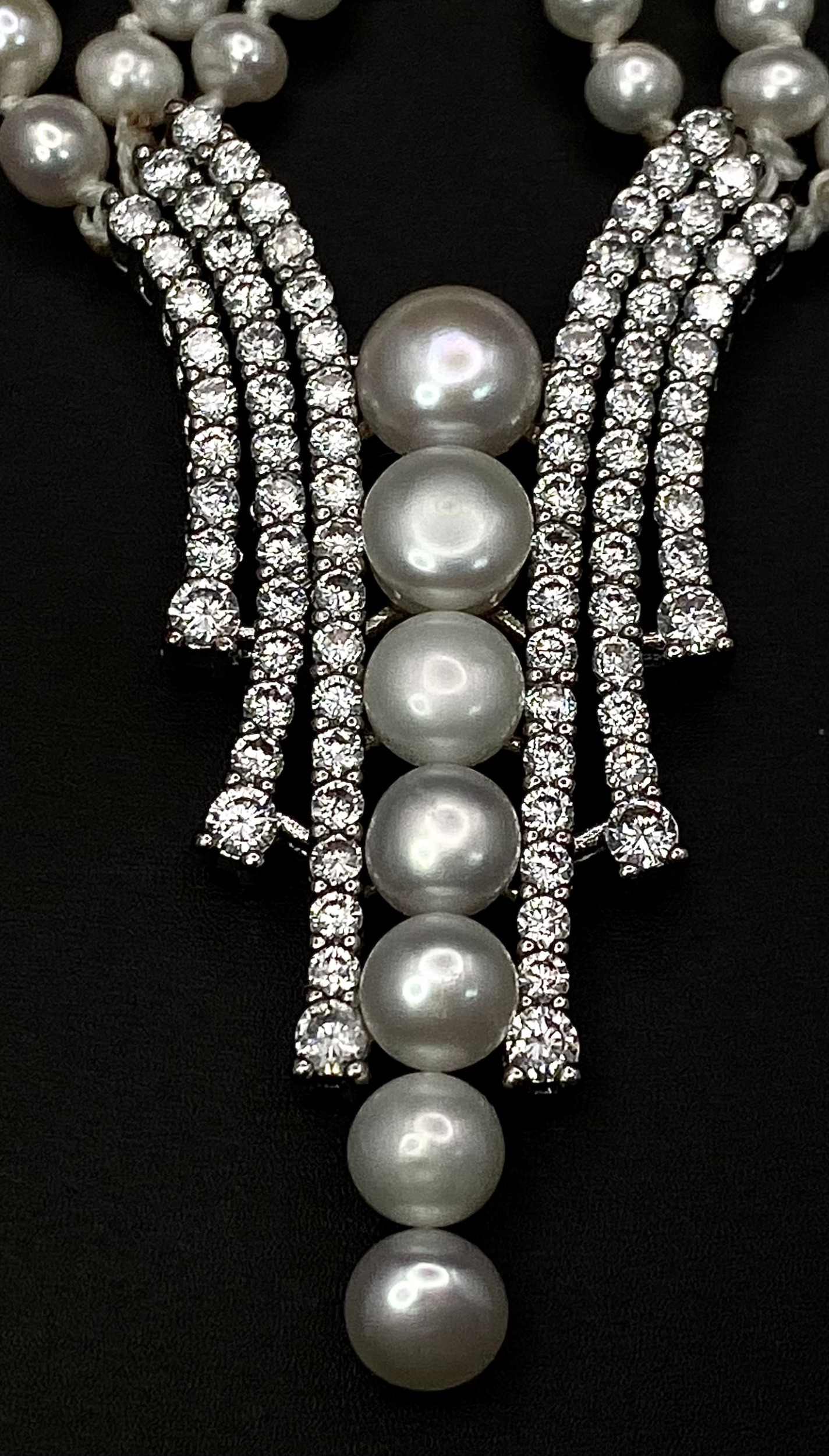 A magnificent necklace with three graduating rows of natural white mature pearls for the South Seas, - Image 3 of 5