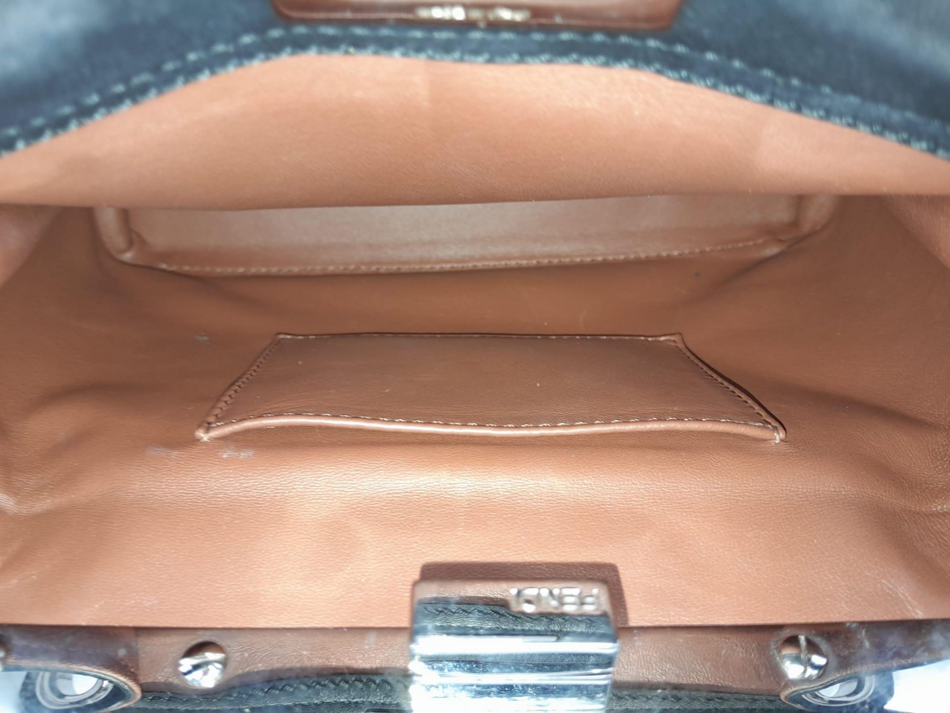 A Fendi Nappa scalloped grommet mini peakaboo satchel bag in black and multicolour. Black leather - Bild 5 aus 8