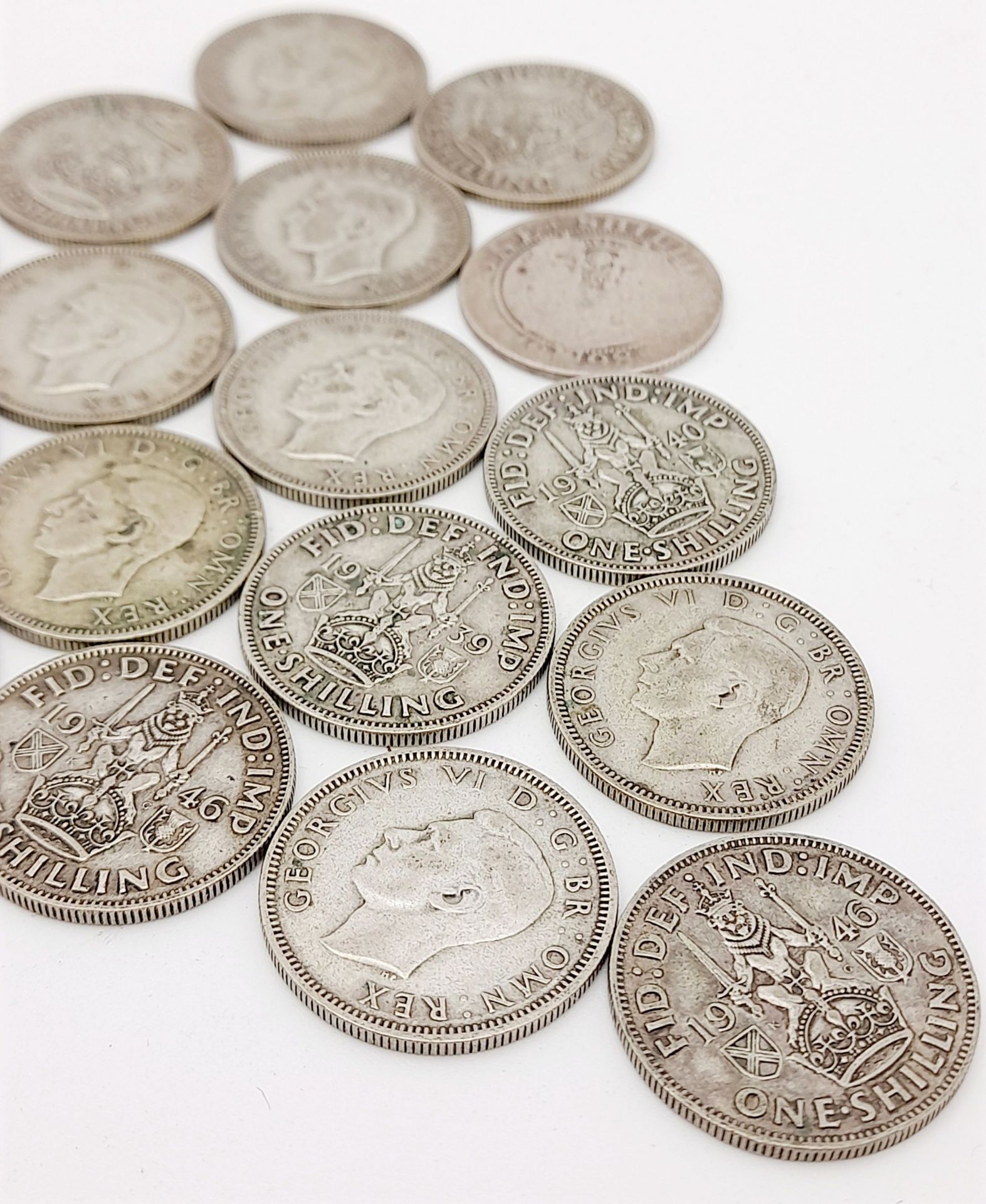 A Parcel of Twenty Pre-1947 (including 1 x 1898) Silver Shillings. 3 x 1946 & 16 x WW2 Dated. 111. - Bild 3 aus 5