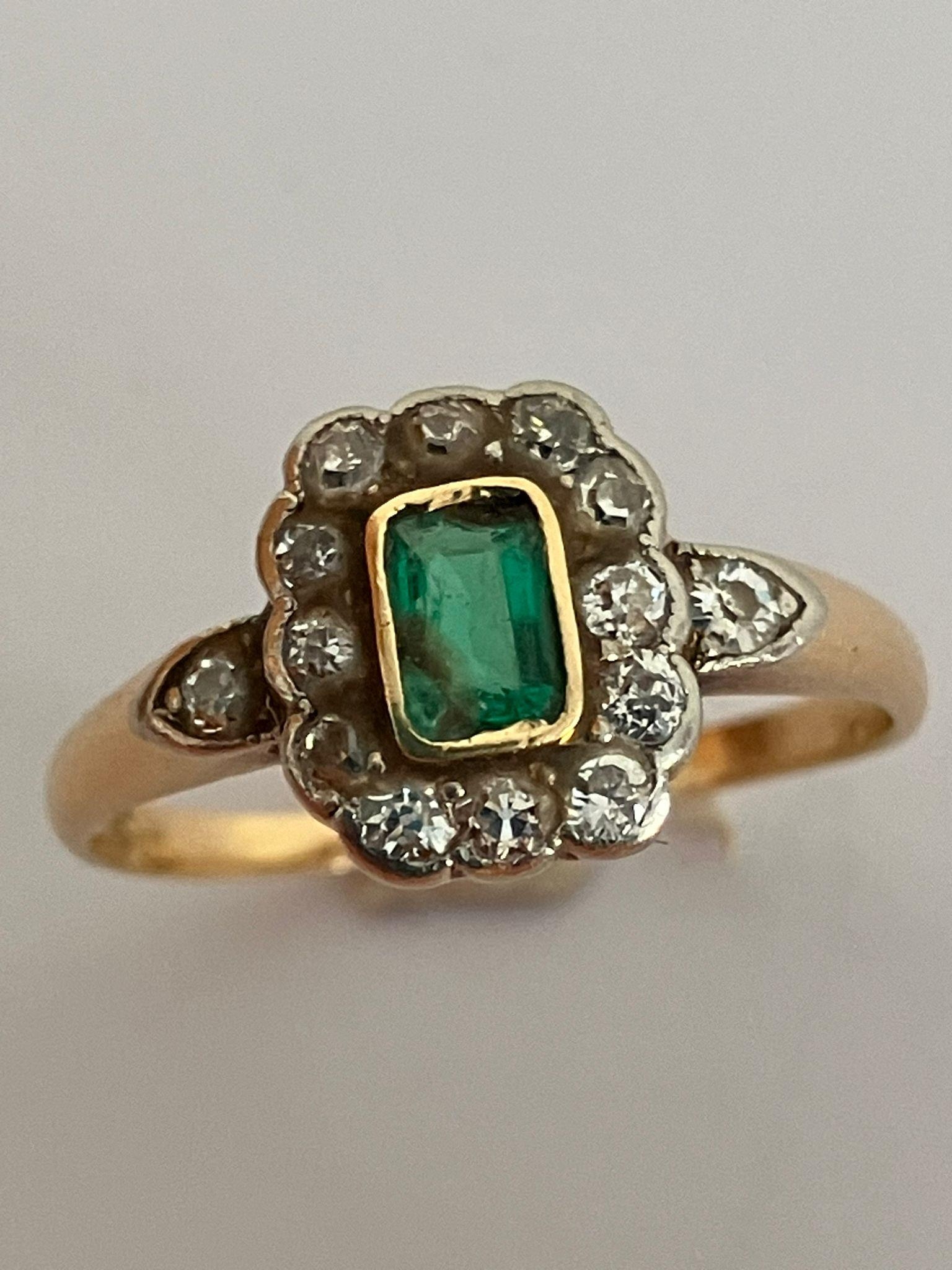 Antique 18 carat yellow GOLD RING set with EMERALD and DIAMONDS. 2.5 grams. Size O 1/2. - Image 2 of 2