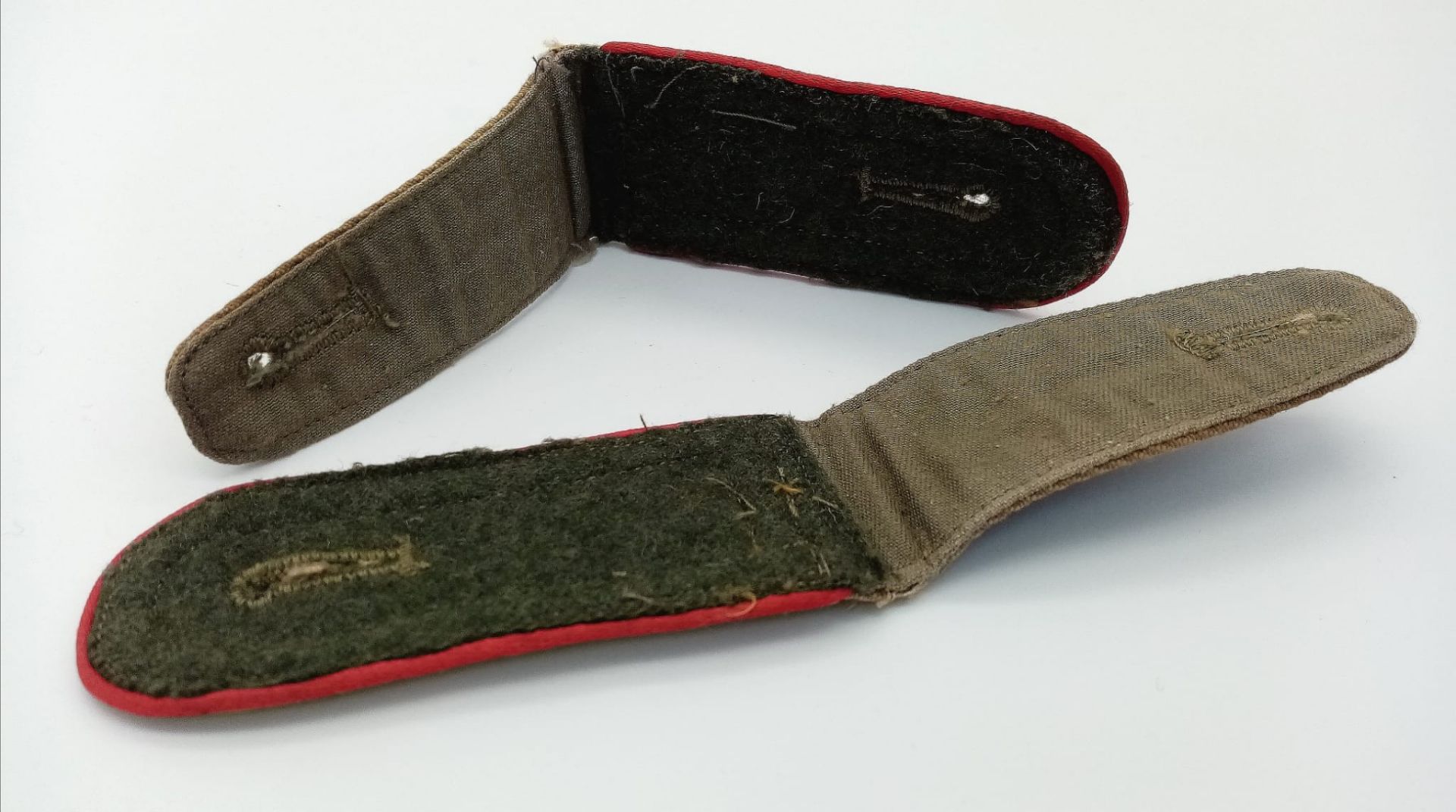 WW2 Africa Corps Shoulder Tabs with red piping for the artillery. Veteran Bring Back from Tobruk. - Bild 3 aus 3