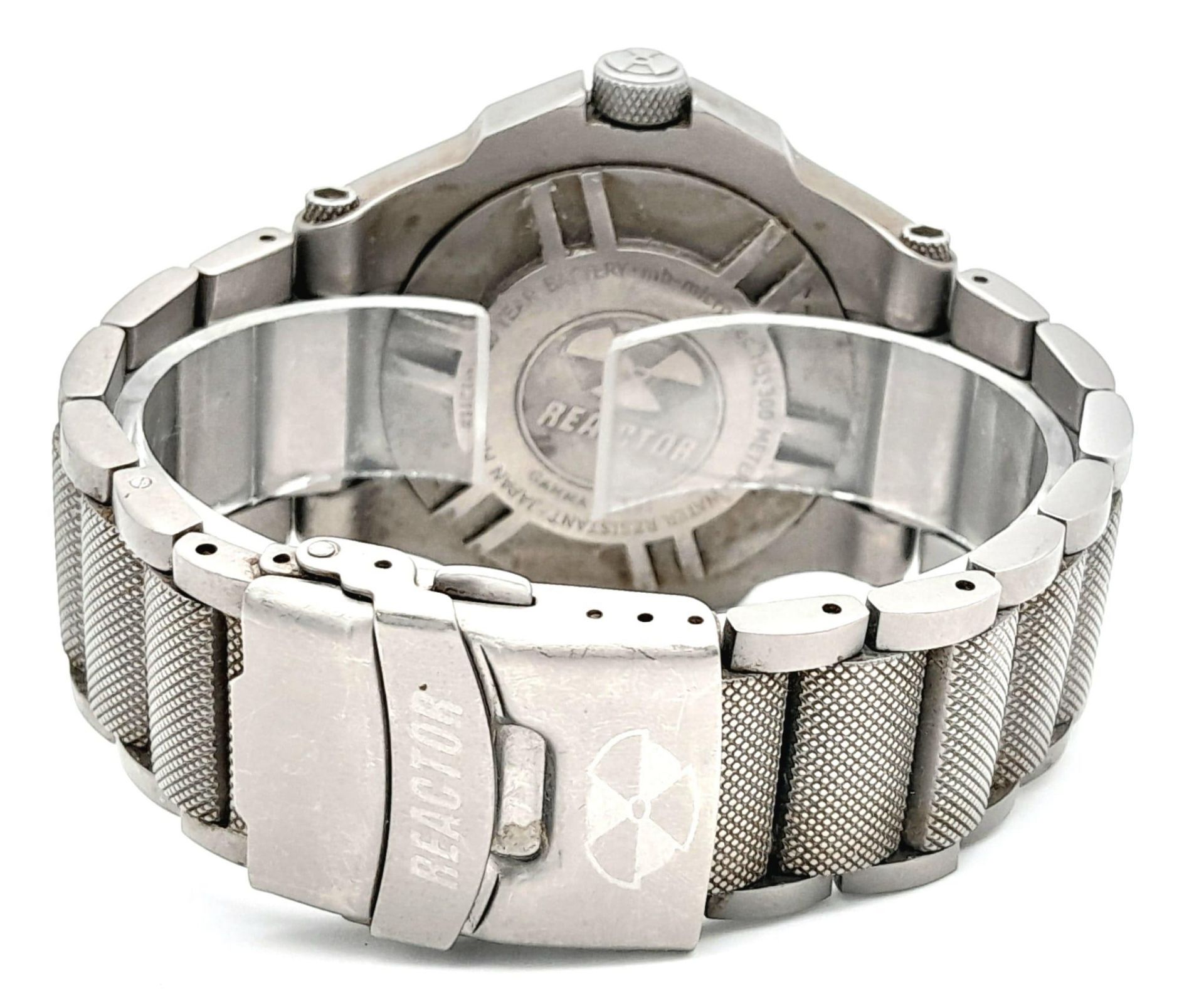 A Reactor Titanium 300M Water Resistant Quartz Gents Watch. Titanium bracelet and case - 45mm. Black - Image 4 of 5
