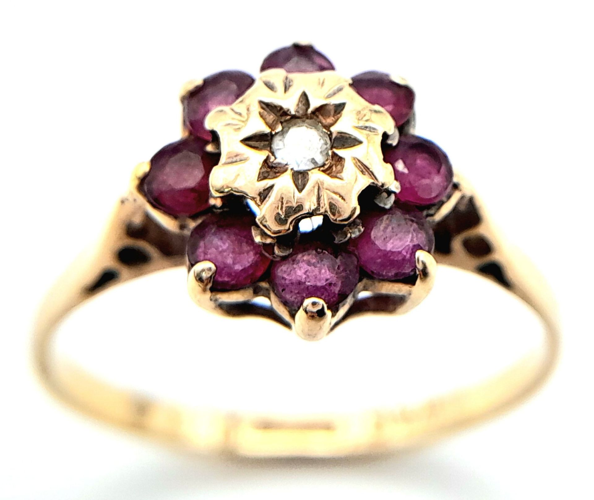 A 9K YELLOW GOLD DIAMOND & RUBY CLUSTER RING. Size M, 1.7g total weight. Ref: SC 8015 - Image 2 of 6