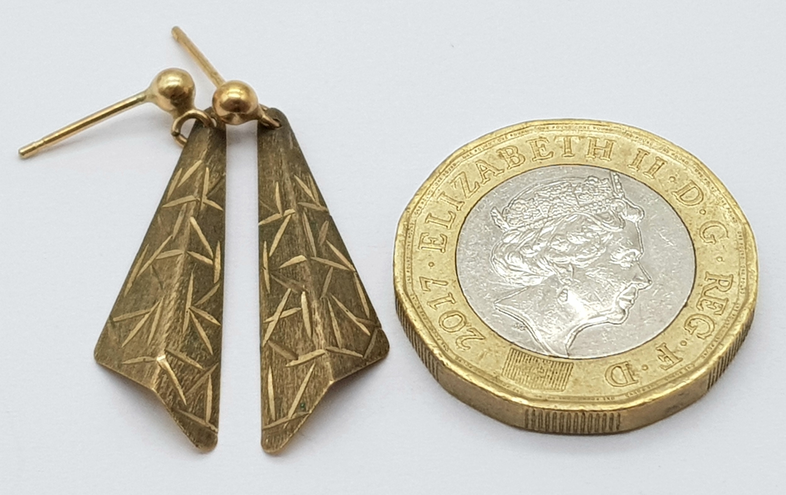 A Pair of Vintage 9K Gold Kite Earrings. 2.5cm. No backs. 0.9g. - Image 3 of 4