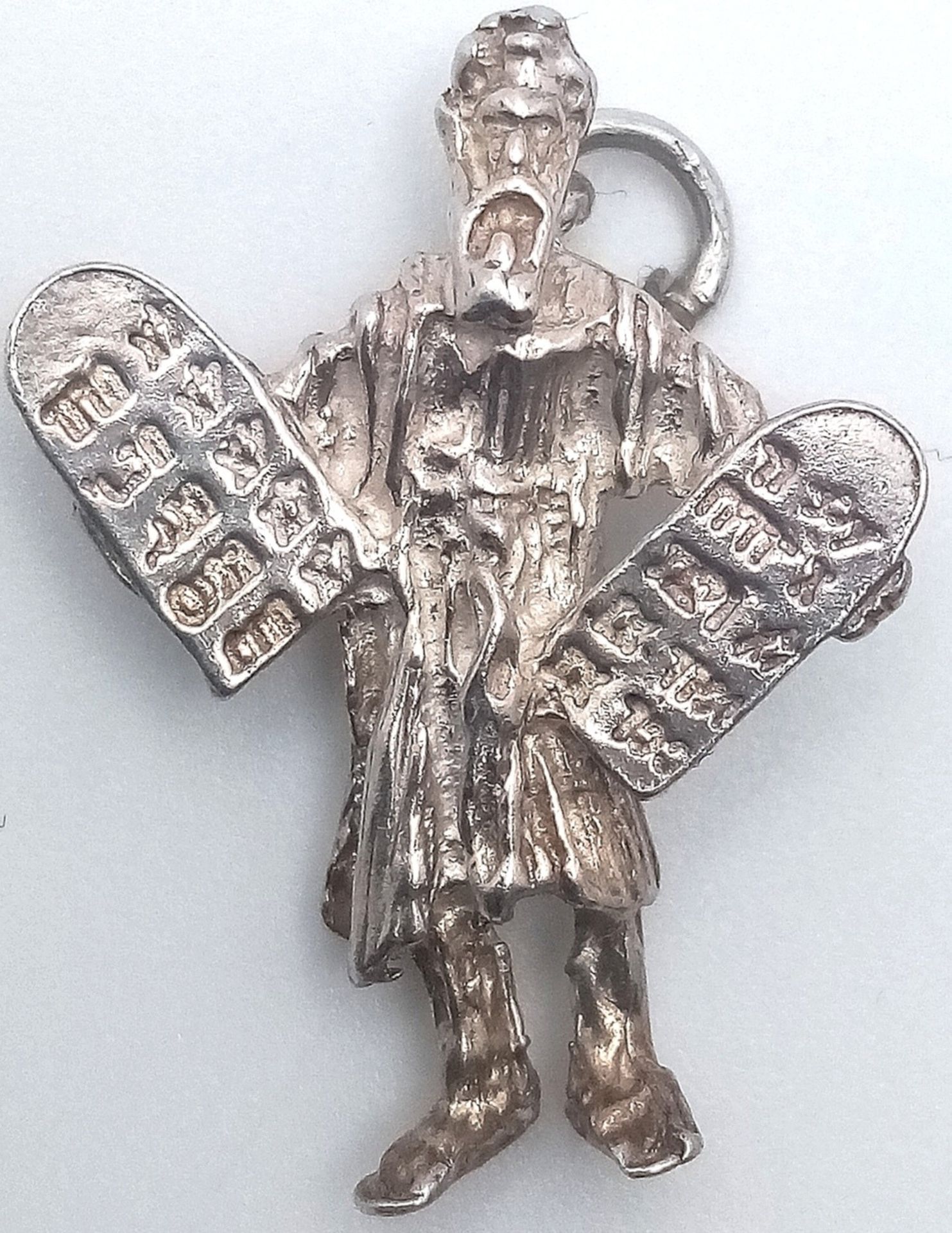 A STERLING SILVER MOSES WITH THE 10 COMMANDMENTS CHARM. 2.5cm length, 4g weight. Ref: SC 8113