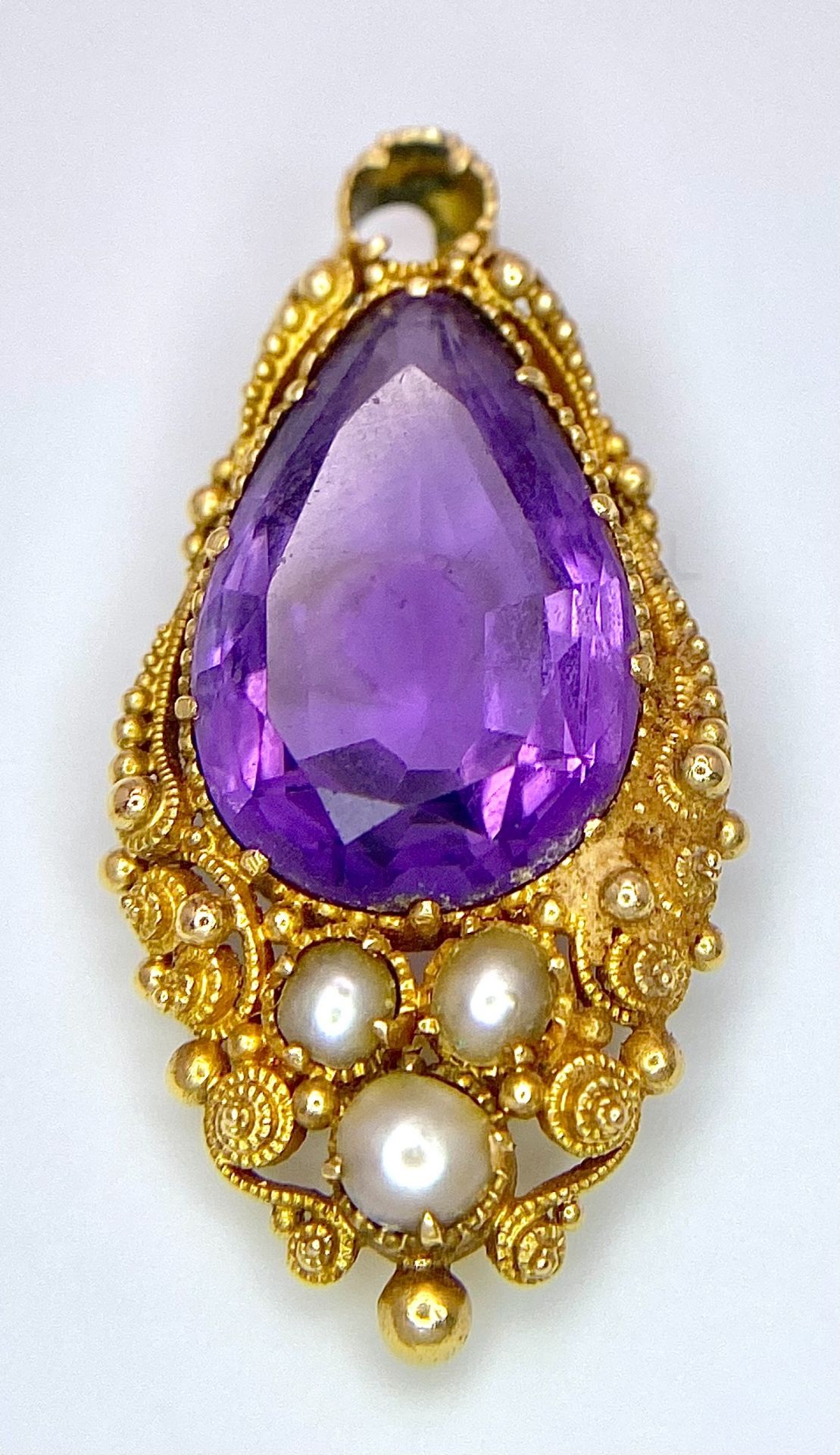 An Antique 18K Gold (tests as) Amethyst and Seed Pearl Pendant. 2.5cm. 3.3g total weight. - Image 2 of 4