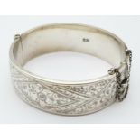 A Vintage Sterling Silver Clip-Open Decorative Bangle. 58mm inner diameter. Cheshire hallmarks. 28g