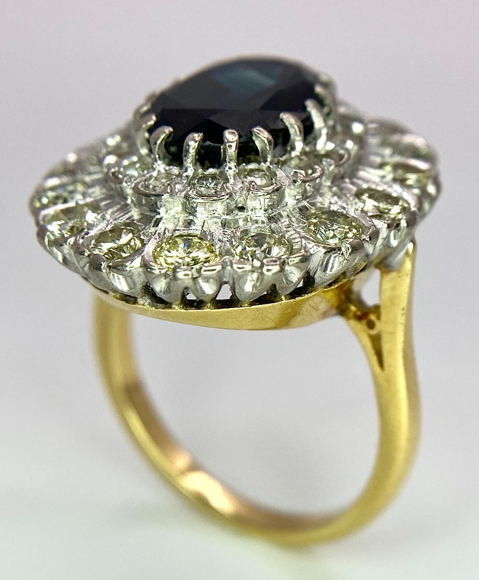 A Breath-Taking 18K Yellow Gold, Sapphire and Diamond Dress Ring. Central oval cut 3ct sapphire with - Bild 6 aus 9