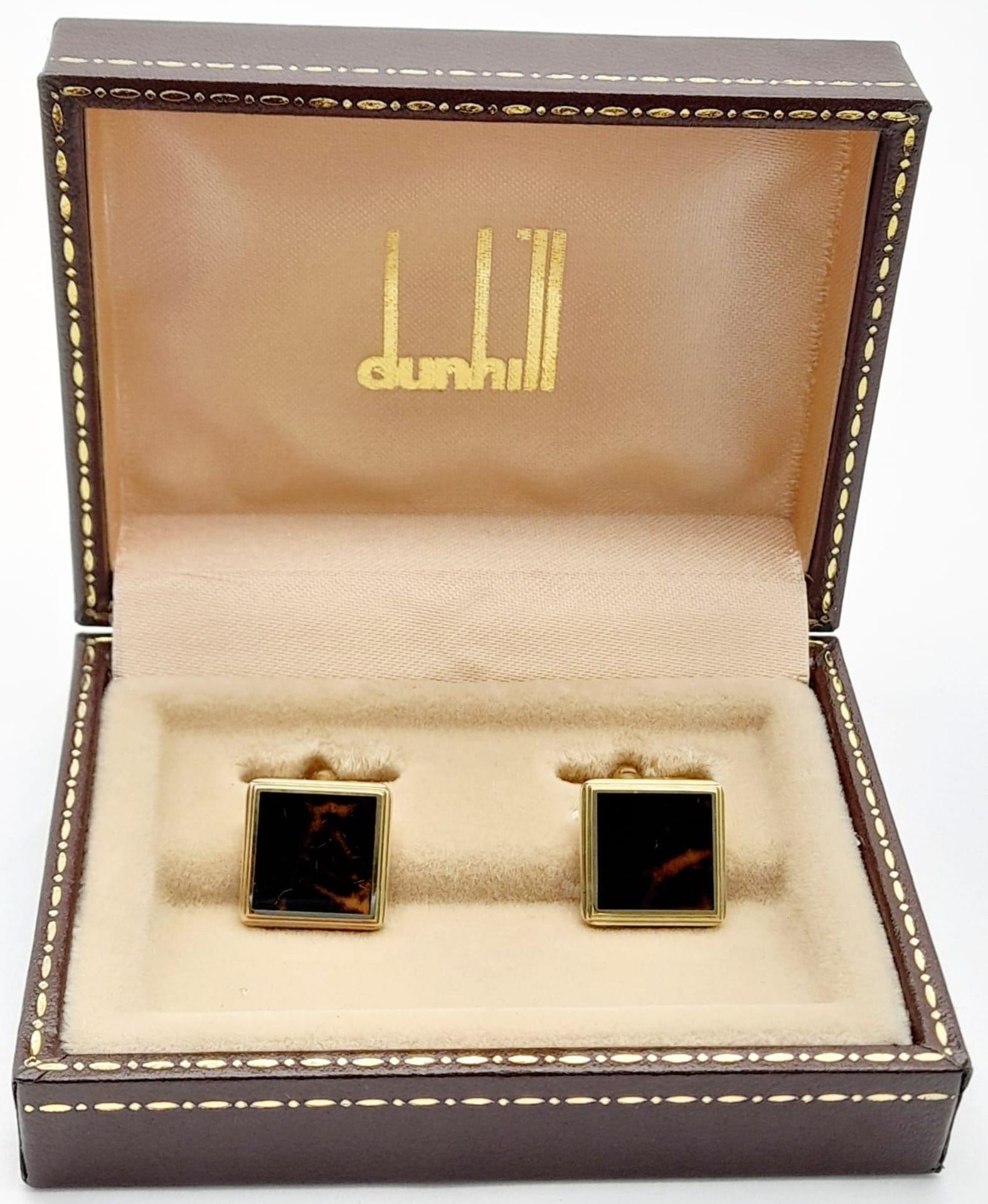 An Excellent Condition Pair of Square Yellow Gold Gilt Tortoiseshell Cufflinks by Dunhill in their - Bild 6 aus 8
