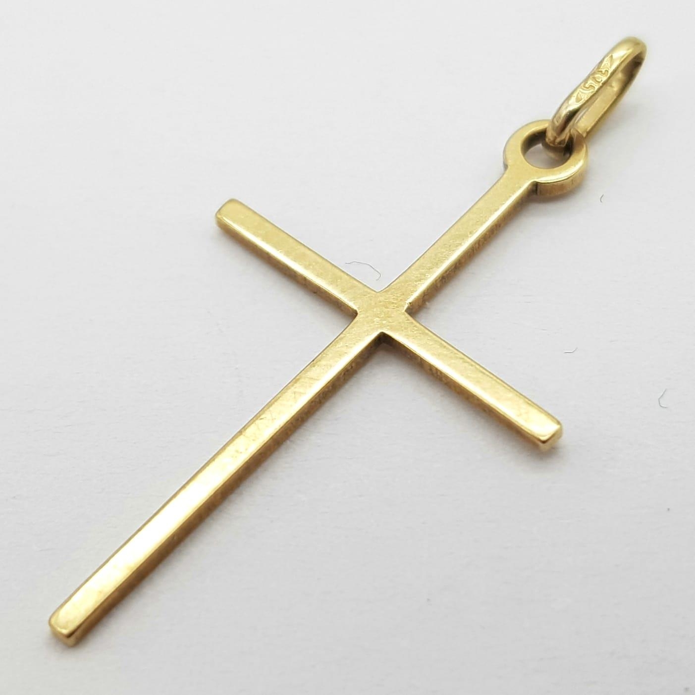 A 9K Yellow Gold Cross Pendant. 3 x 2cm. 0.5g