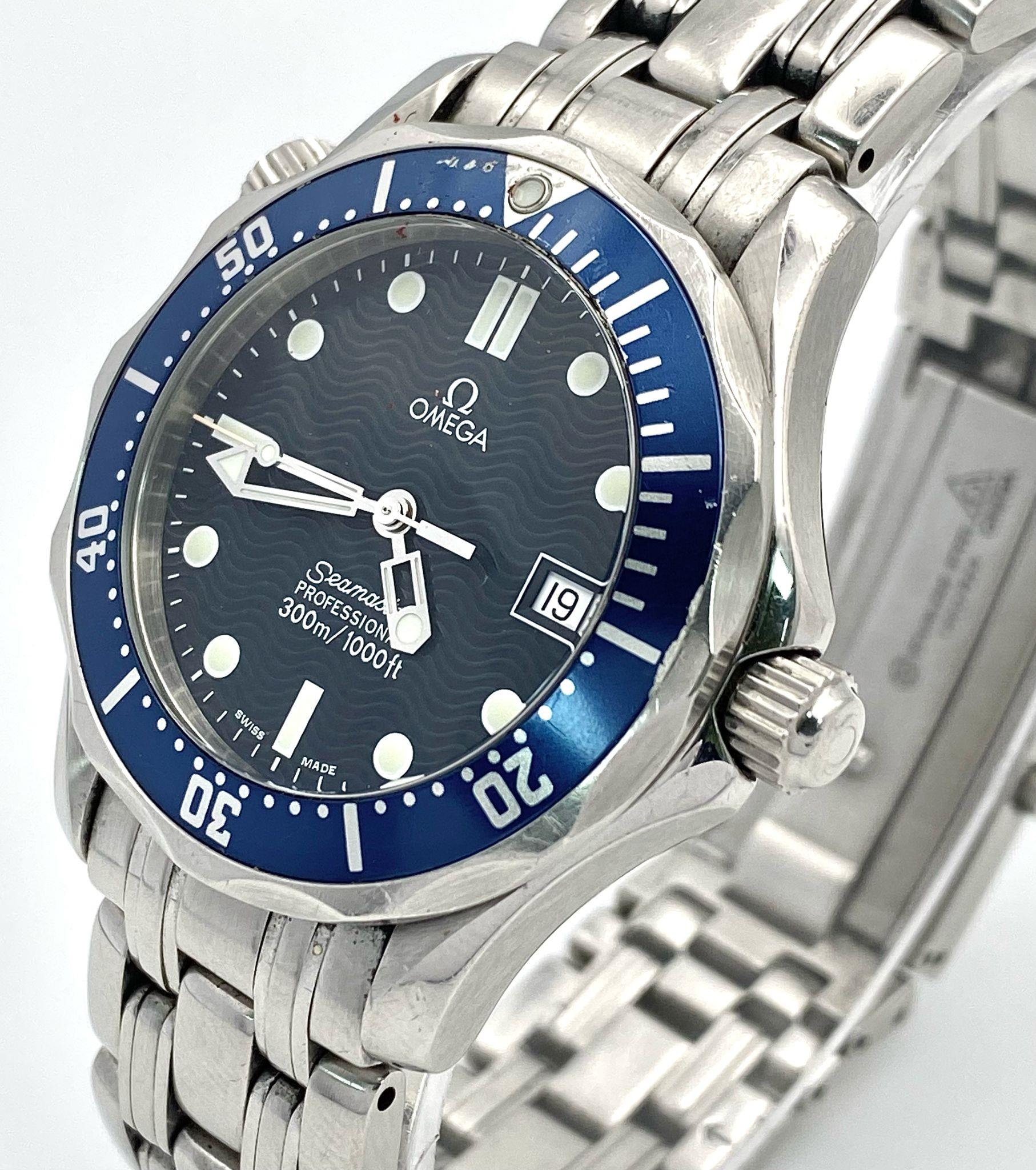 An Omega Seamaster Professional Quartz Divers Watch. Stainless steel bracelet and case - 37mm. - Image 4 of 9