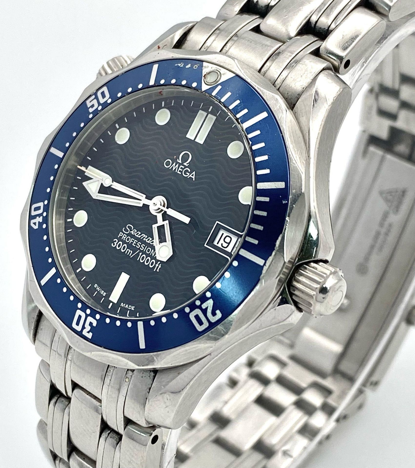 An Omega Seamaster Professional Quartz Divers Watch. Stainless steel bracelet and case - 37mm. - Bild 4 aus 9