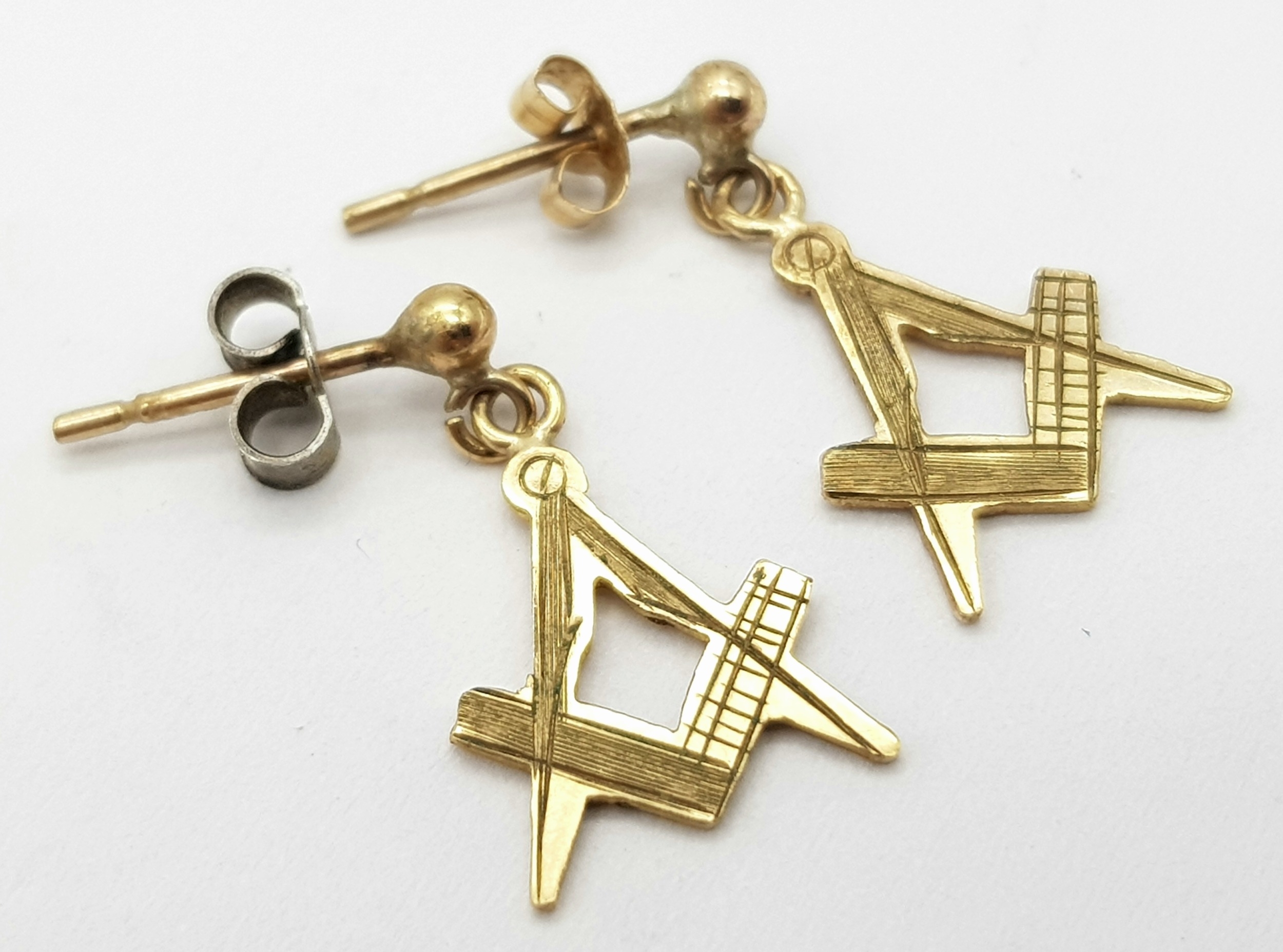 A Pair of Matching Masonic Symbol 9K Earrings and Pendant. 3.65g total weight.