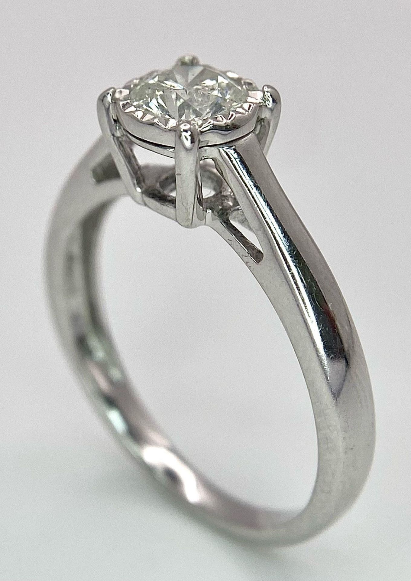 An 18K White Gold Diamond Solitaire Ring. 0.65ct brilliant round cut diamond. Size M. 2.75g total - Bild 6 aus 9