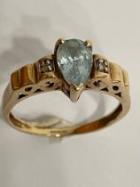 Stunning 9 carat GOLD and AQUAMARINE RING, having a lovely PEAR CUT AQUAMARINE with DIAMOND detail