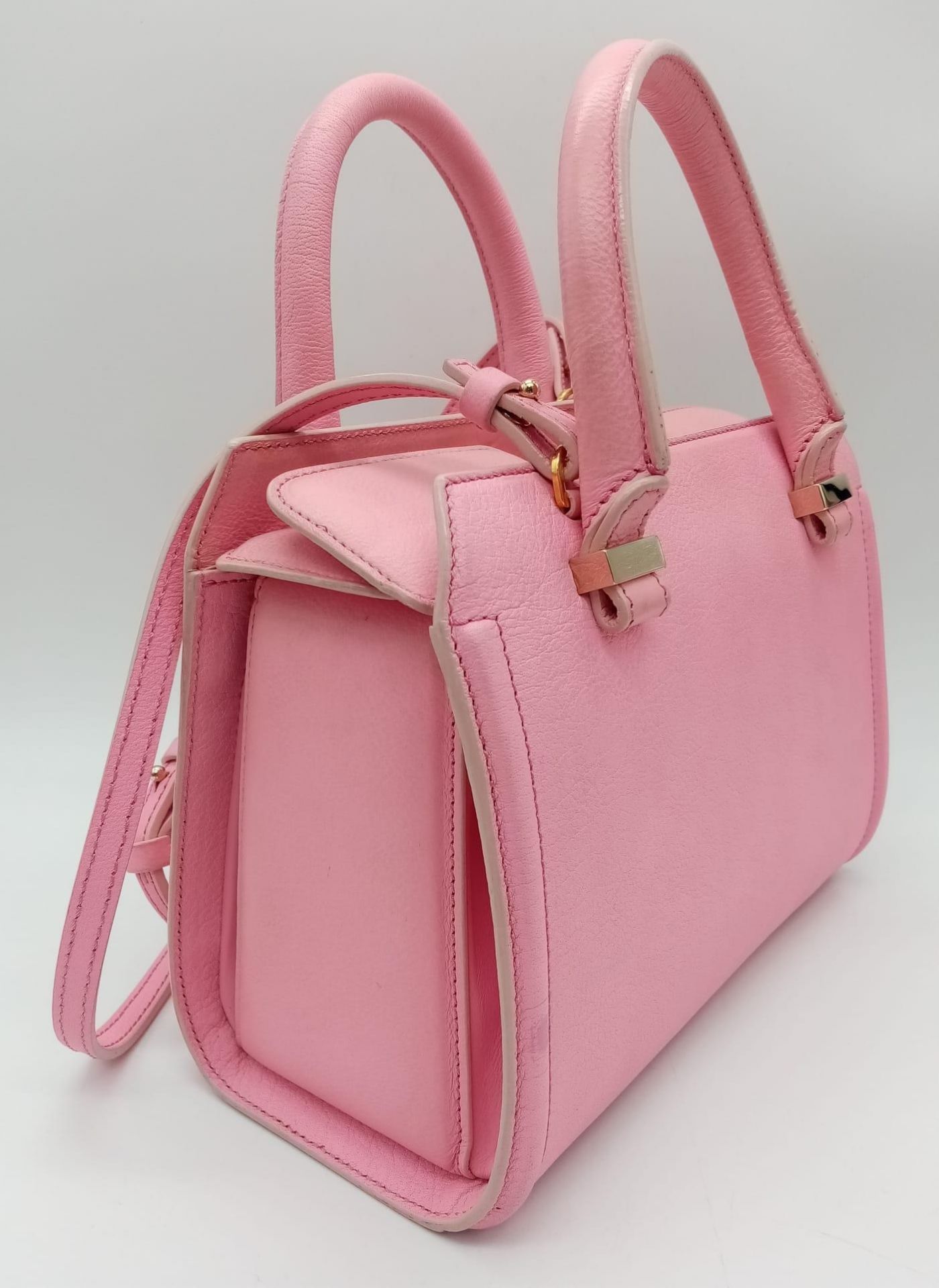 A Victoria Beckham two toned candy pink textured leather mini bag, patent leather trim with gold - Bild 2 aus 8